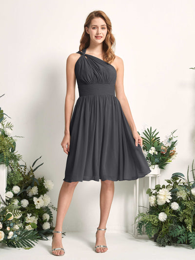 Carlyna A-Linien-Kleid One-Shoulder knielang gerafft aus Chiffon Brautjungfernkleider Zinnfarben #farbe_zinnfarben