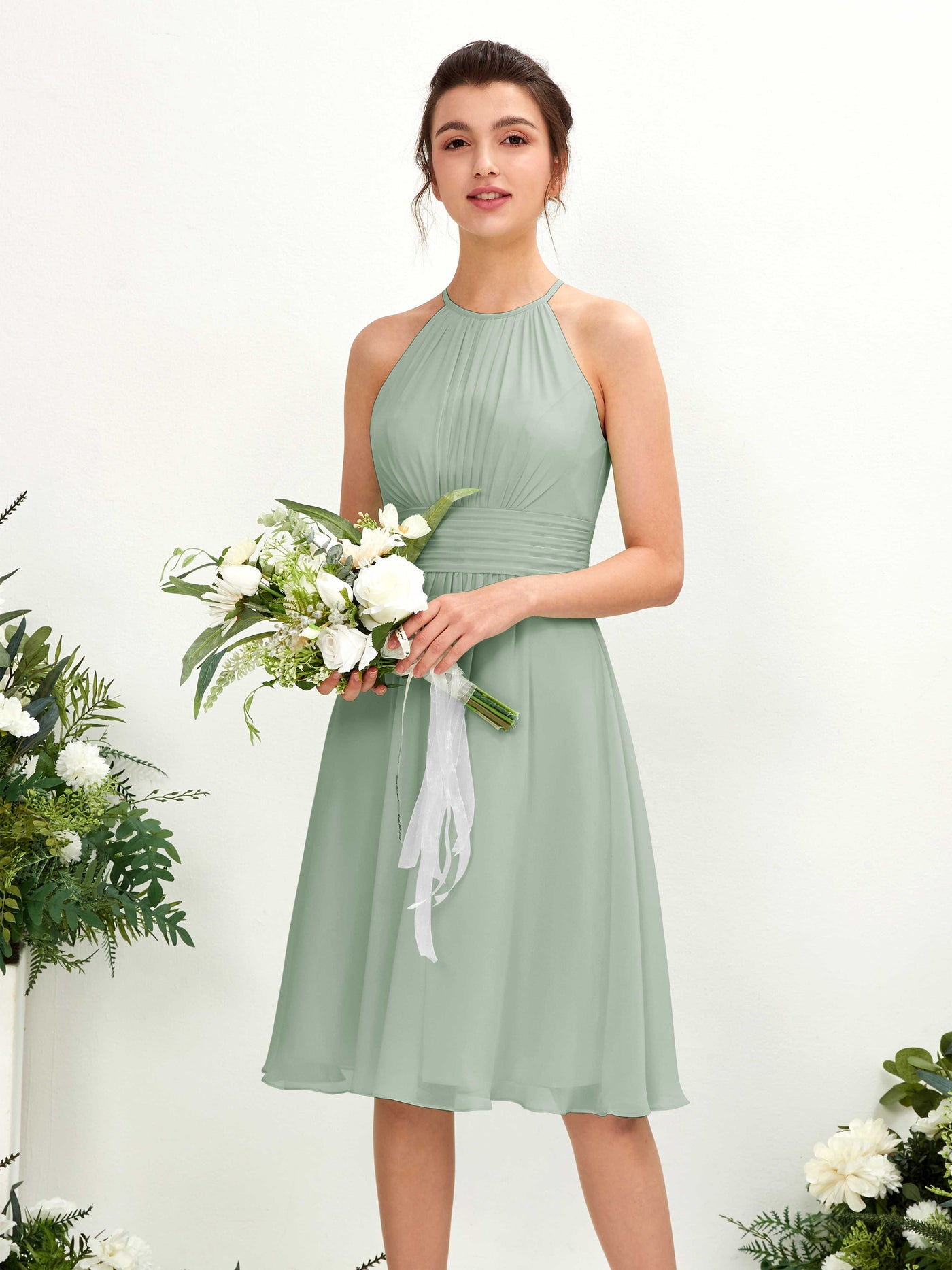 Carlyna A-Linien-Kleid Rundhals knielang Chiffon Brautjungfernkleid Salbeigrün #farbe_salbeigr-n