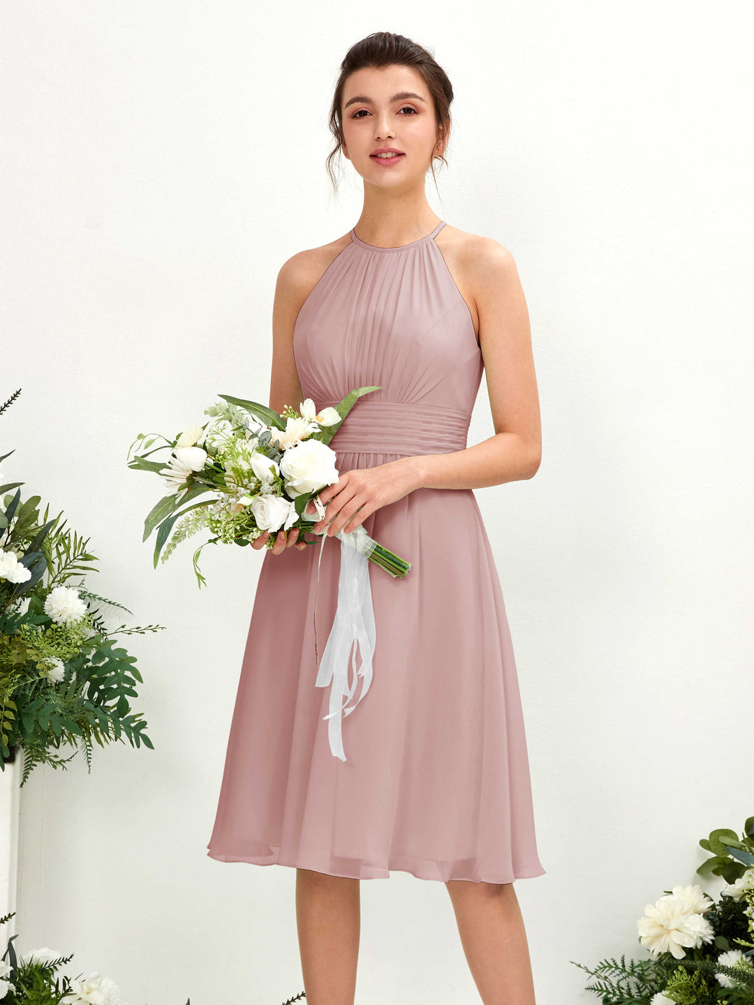 Carlyna A-Linien-Kleid Rundhals knielang Chiffon Brautjungfernkleid Staubige Rose 