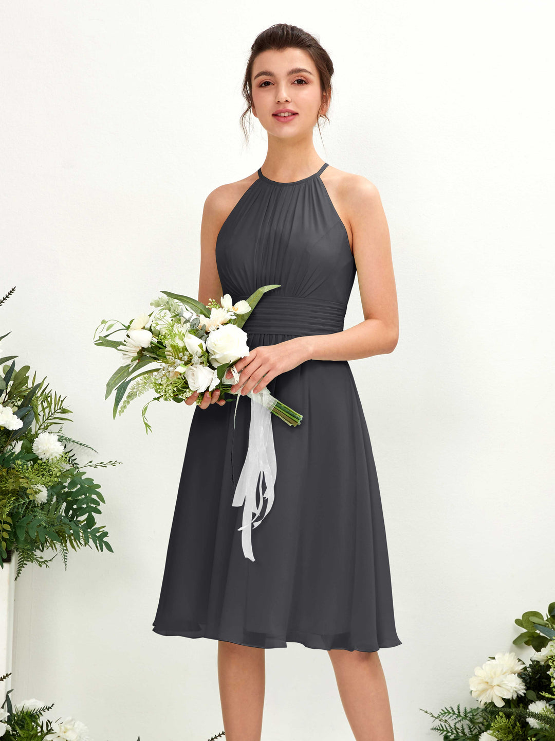 Carlyna A-Linien-Kleid Rundhals knielang Chiffon Brautjungfernkleid Zinnfarben 