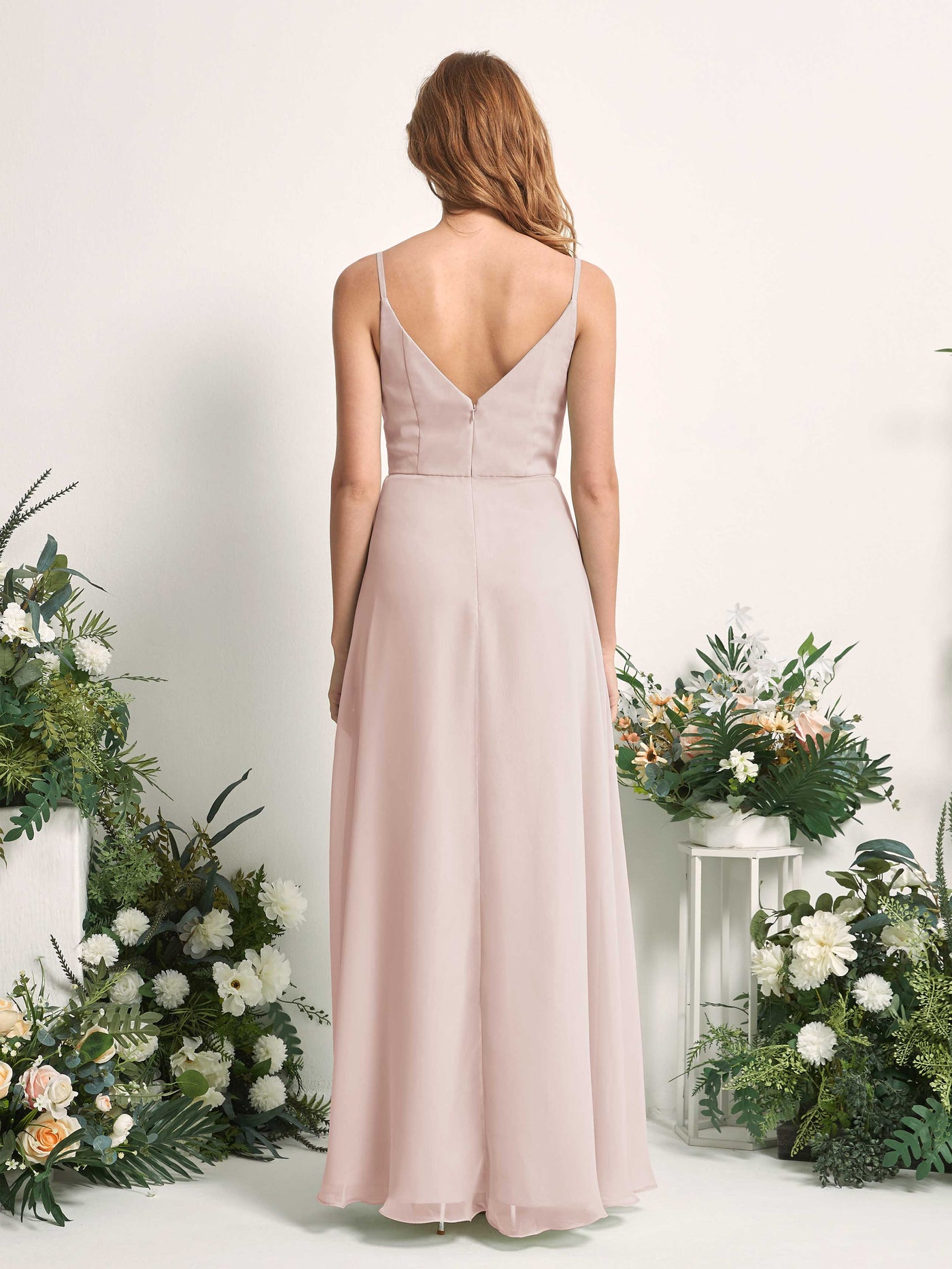 Carlyna A-Linien-Kleid V-Ausschnitt bodenlang Chiffon Brautjungfernkleid Biscotti #farbe_biscotti