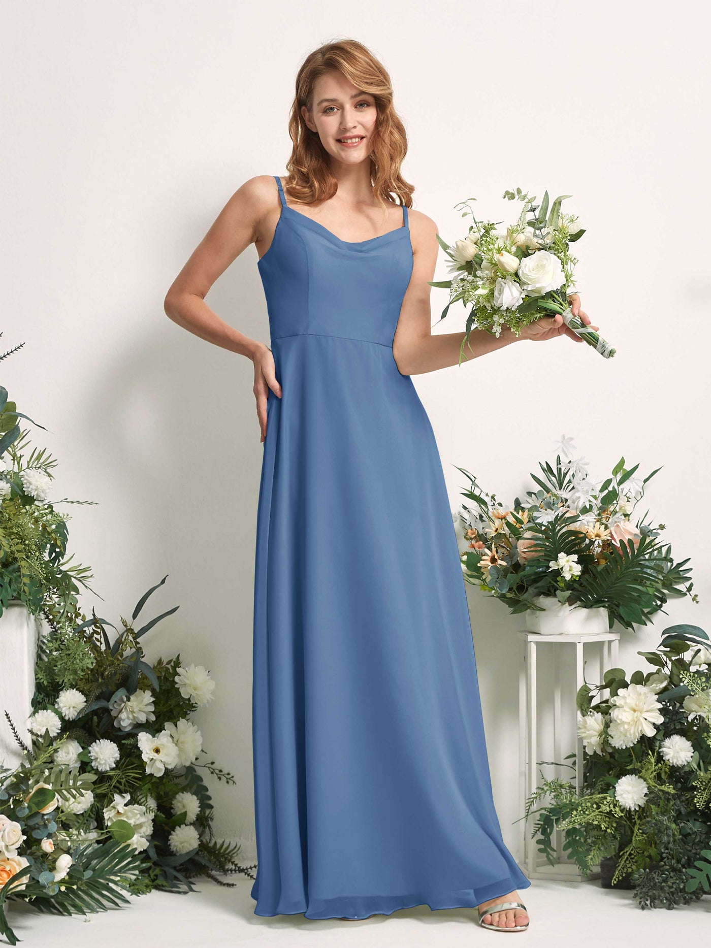 Carlyna A-Linien-Kleid V-Ausschnitt bodenlang Chiffon Brautjungfernkleid Staubiges Blau #farbe_staubiges-blau
