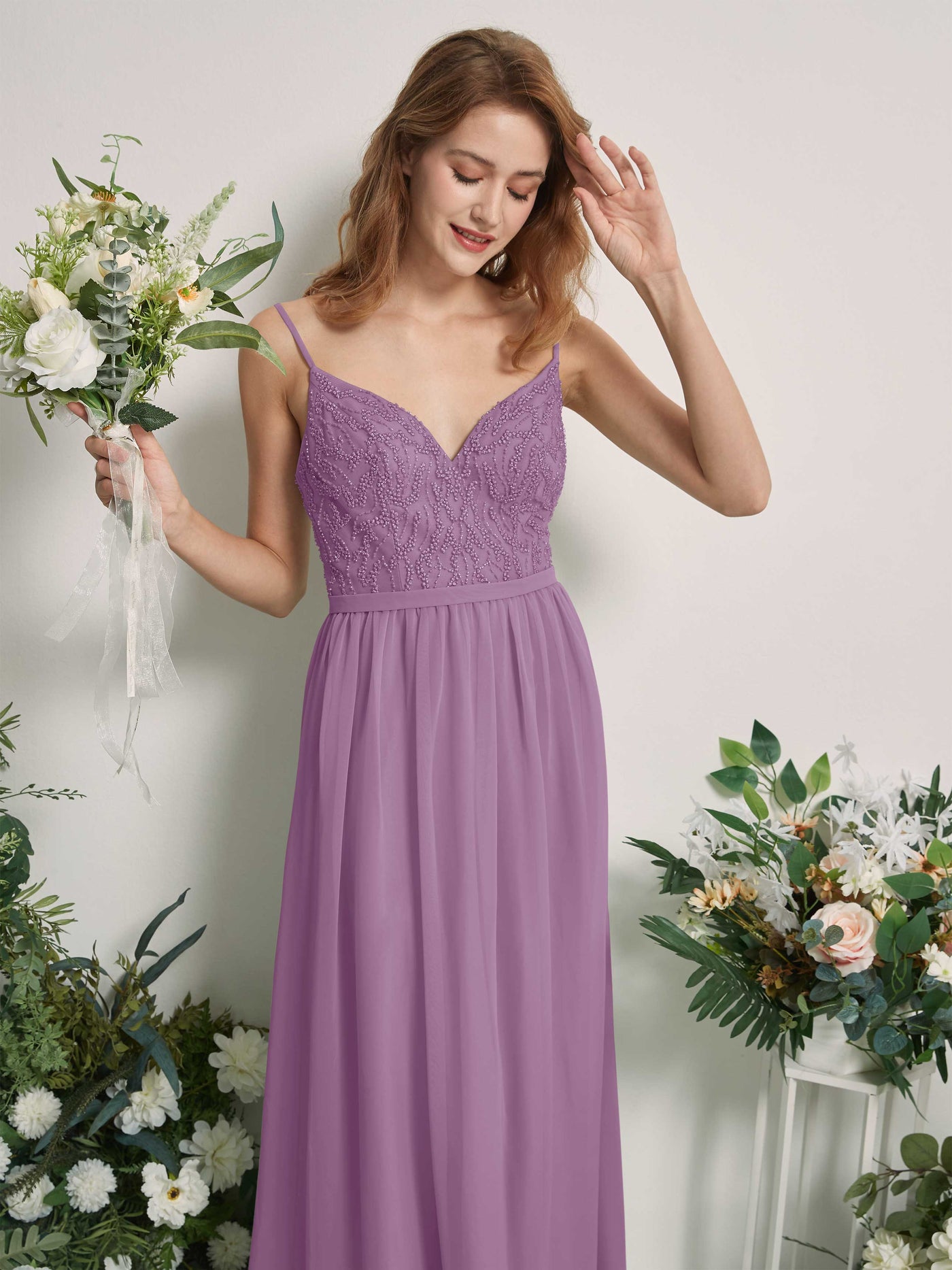 Carlyna A-Linien-Kleid V-Ausschnitt Bodenlang Gerafft Brautjungfernkleid Orchideen-Nebel #farbe_orchideen-nebel