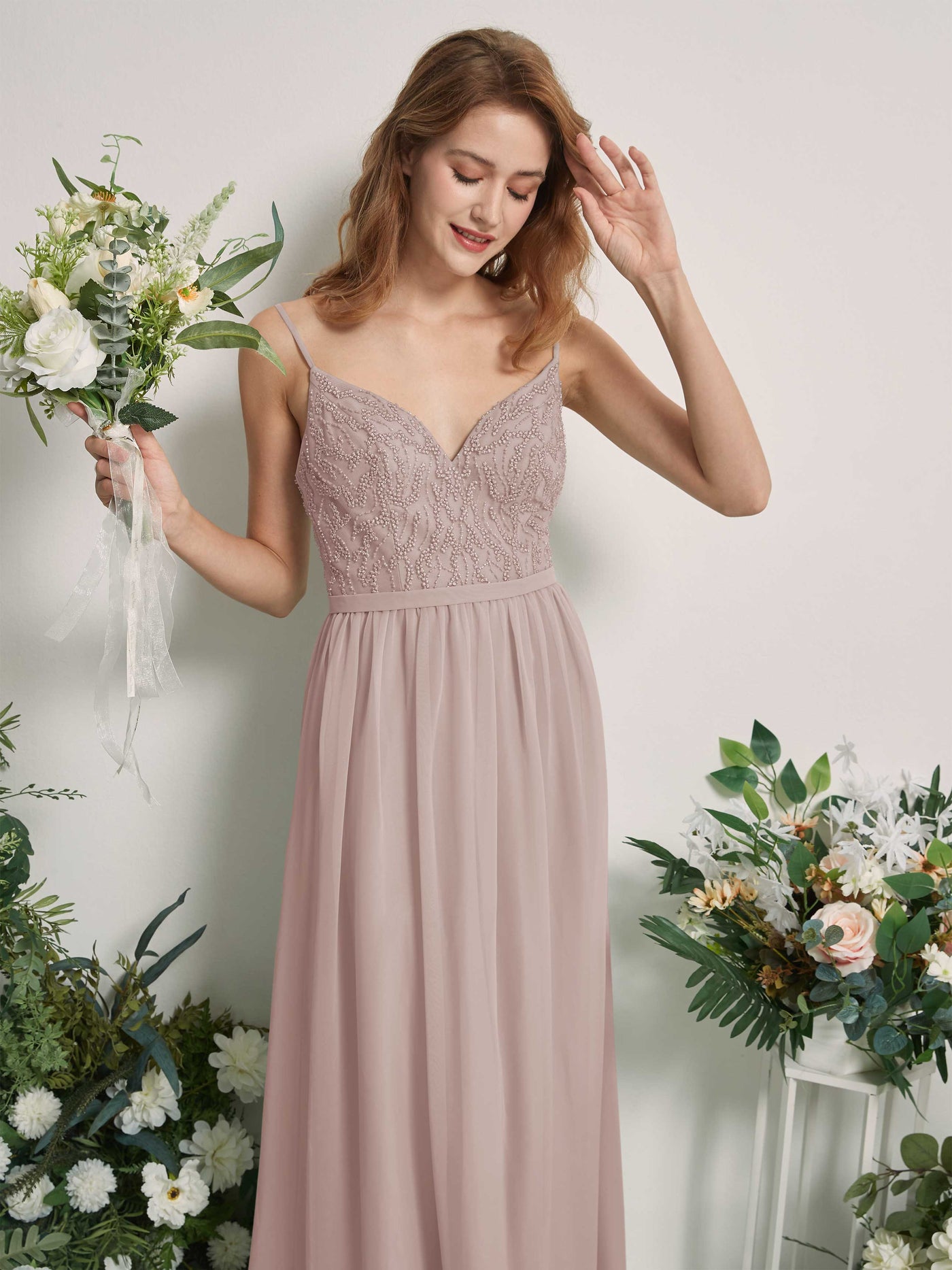 Carlyna A-Linien-Kleid V-Ausschnitt Bodenlang Gerafft Brautjungfernkleid Taupe #farbe_taupe