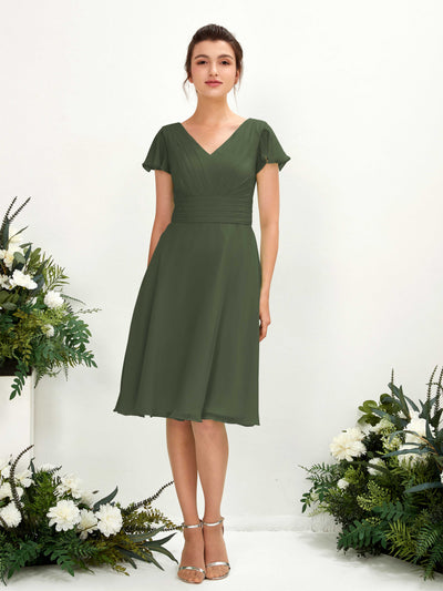 Carlyna A-Linien-Kleid V-Ausschnitt Flatterärmel knielang Chiffon Kleid Martini-Olive #farbe_martini-olive