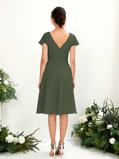 Carlyna A-Linien-Kleid V-Ausschnitt Flatterärmel knielang Chiffon Kleid Martini-Olive #farbe_martini-olive