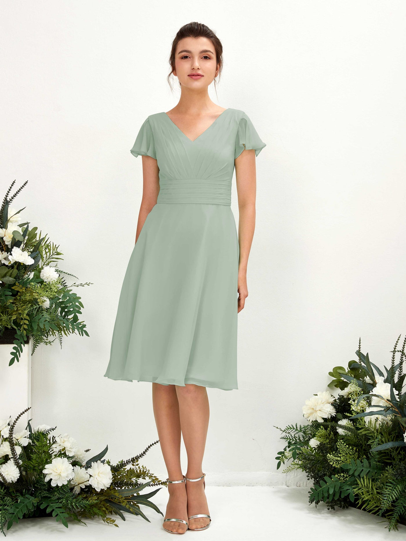 Carlyna A-Linien-Kleid V-Ausschnitt Flatterärmel knielang Chiffon Kleid Salbeigrün #farbe_salbeigr-n
