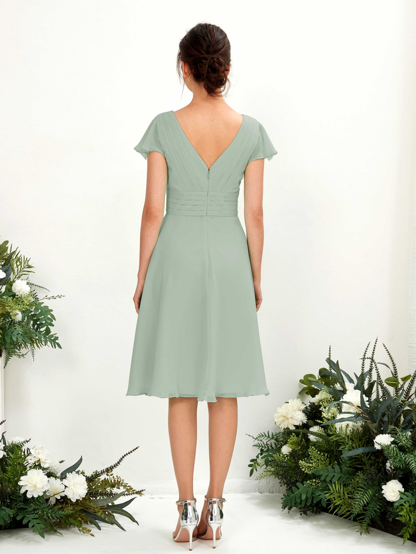 Carlyna A-Linien-Kleid V-Ausschnitt Flatterärmel knielang Chiffon Kleid Salbeigrün #farbe_salbeigr-n