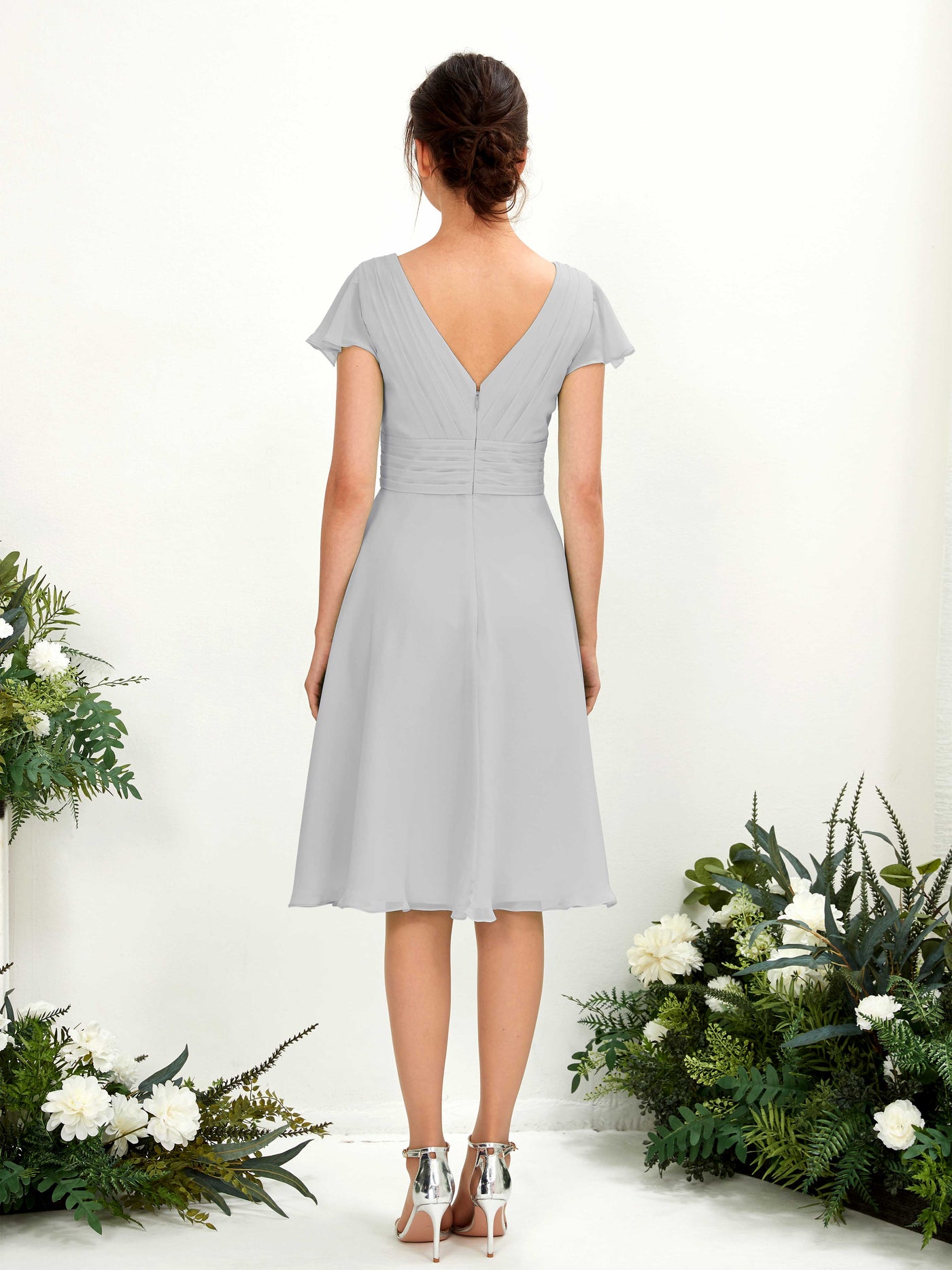 Carlyna A-Linien-Kleid V-Ausschnitt Flatterärmel knielang Chiffon Kleid Silber #farbe_silber