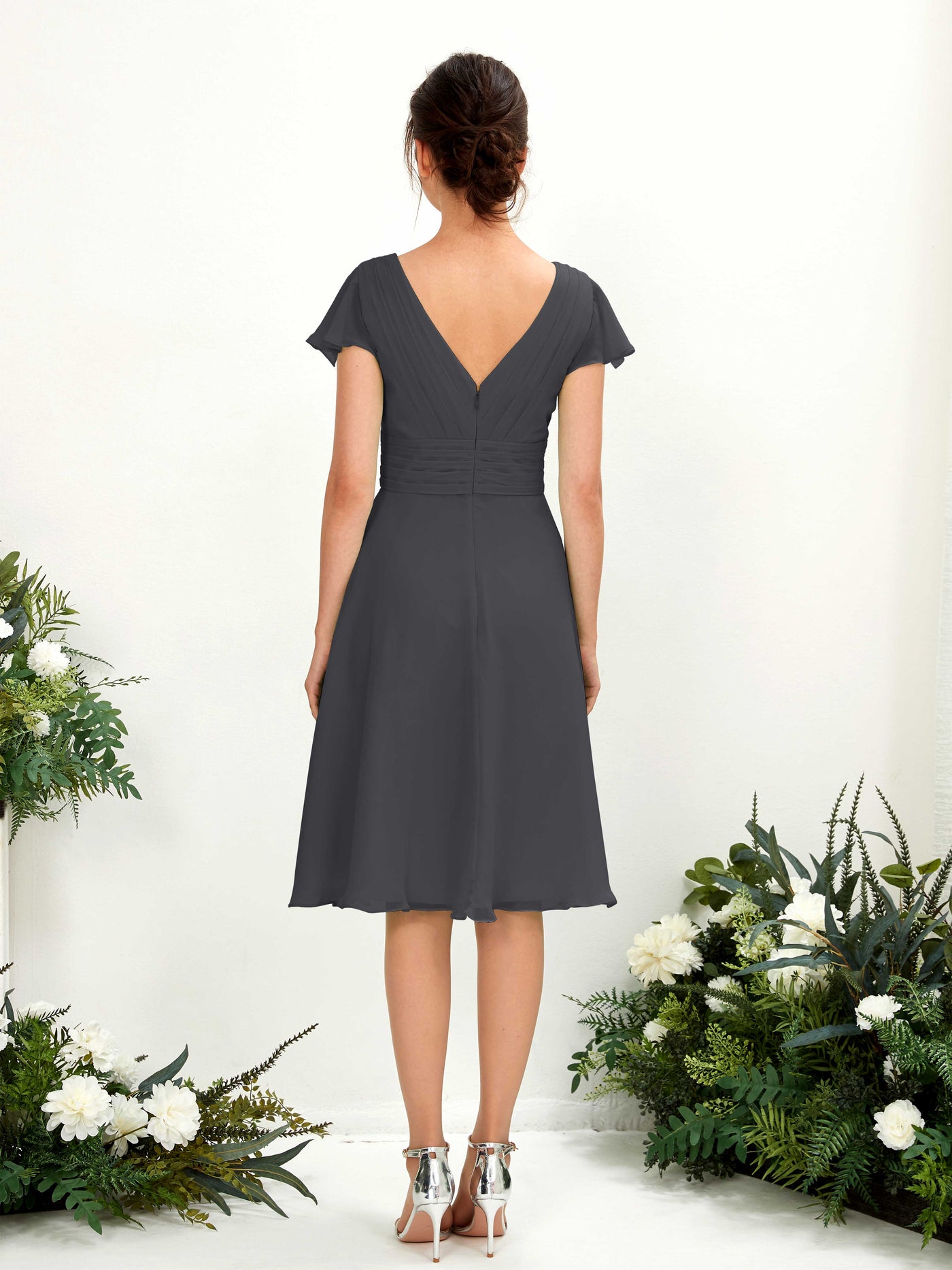 Carlyna A-Linien-Kleid V-Ausschnitt Flatterärmel knielang Chiffon Kleid Zinnfarben #farbe_zinnfarben