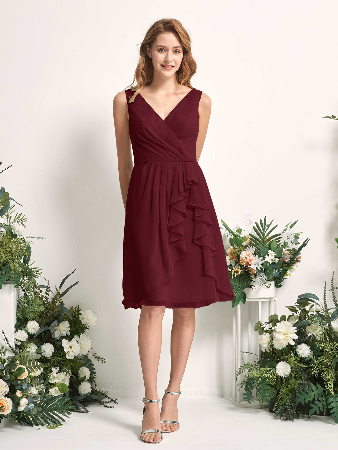 Carlyna A-Linien-Kleid V-Ausschnitt Knielang Chiffon Brautjungfernkleid Burgunderrot 