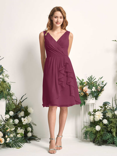 Carlyna A-Linien-Kleid V-Ausschnitt Knielang Chiffon Brautjungfernkleid Chianti #farbe_chianti