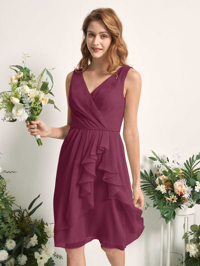Carlyna A-Linien-Kleid V-Ausschnitt Knielang Chiffon Brautjungfernkleid Chianti #farbe_chianti
