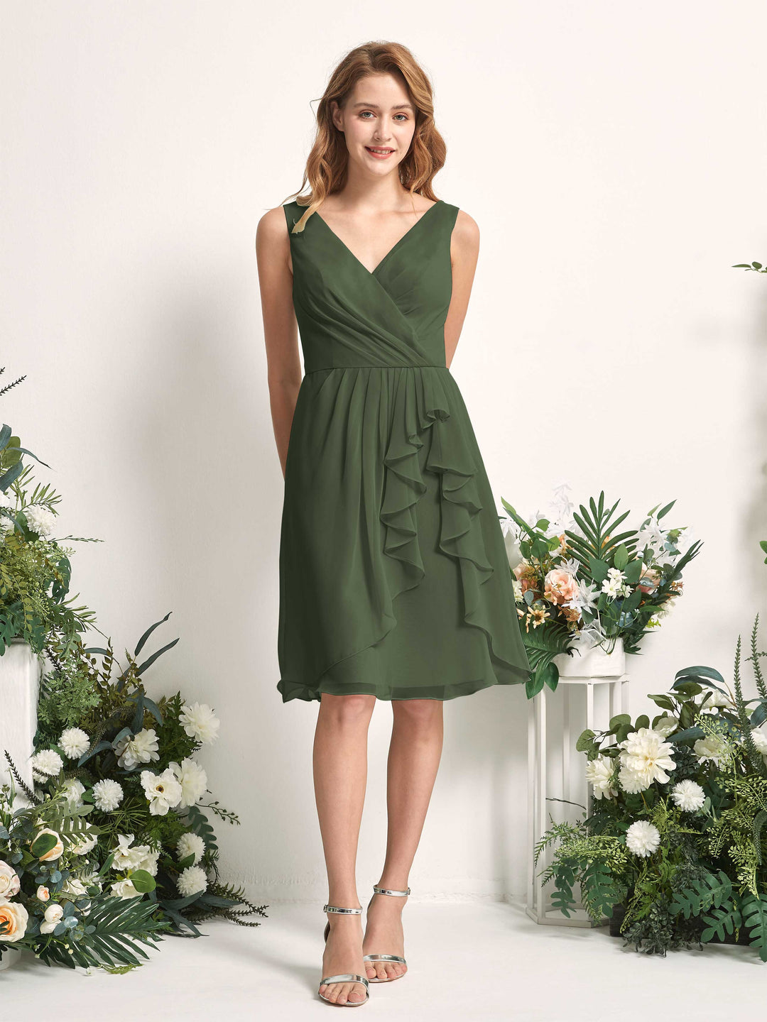Carlyna A-Linien-Kleid V-Ausschnitt Knielang Chiffon Brautjungfernkleid Martini-Olive 