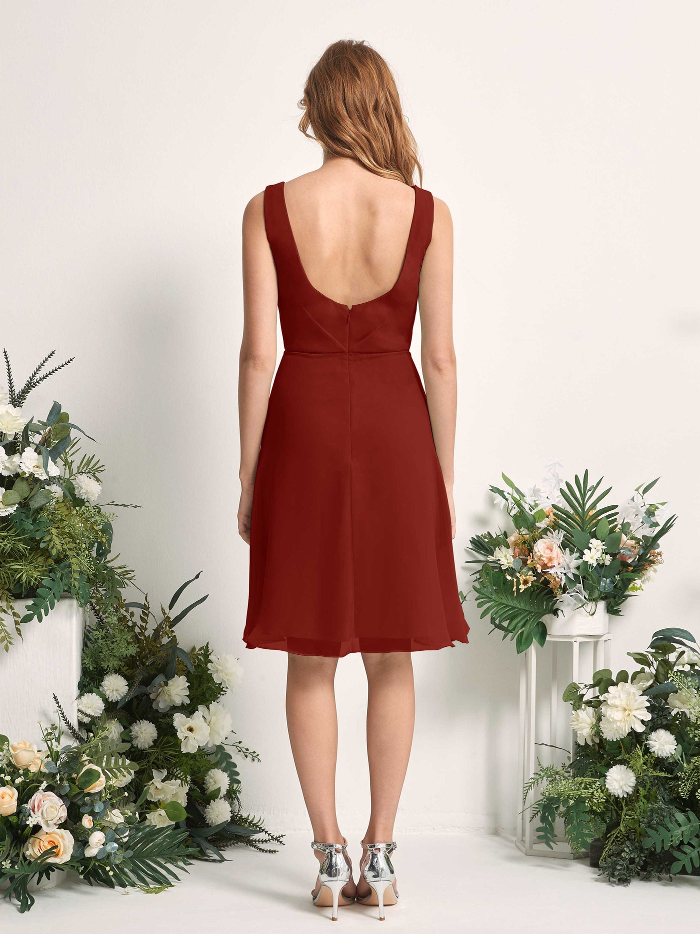 Carlyna A-Linien-Kleid V-Ausschnitt Knielang Chiffon Brautjungfernkleid Rostrot #farbe_rostrot