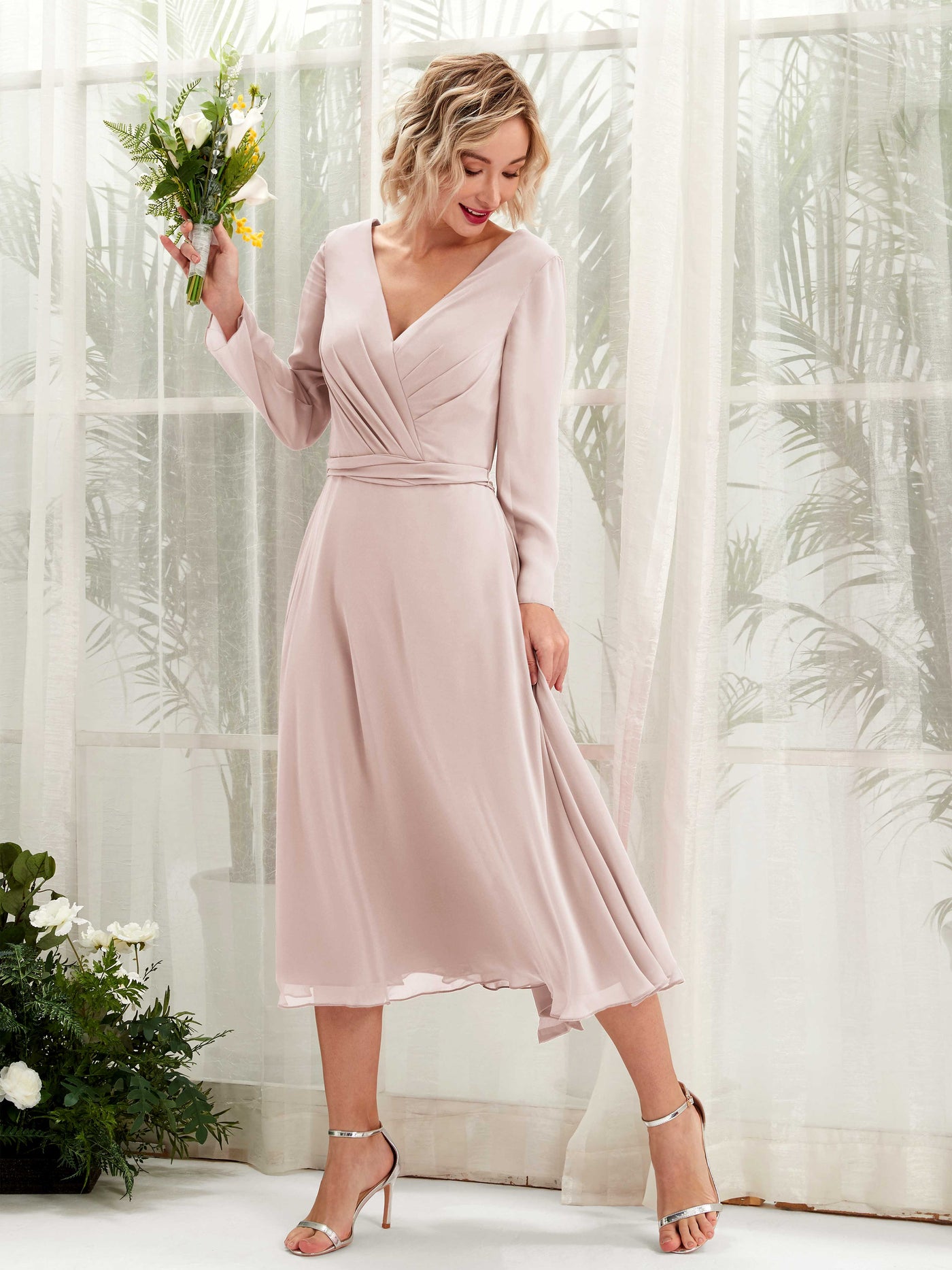 Carlyna A-Linien-Kleid V-Ausschnitt Langarm Wadenlang Brautjungfernkleider Biscotti #farbe_biscotti