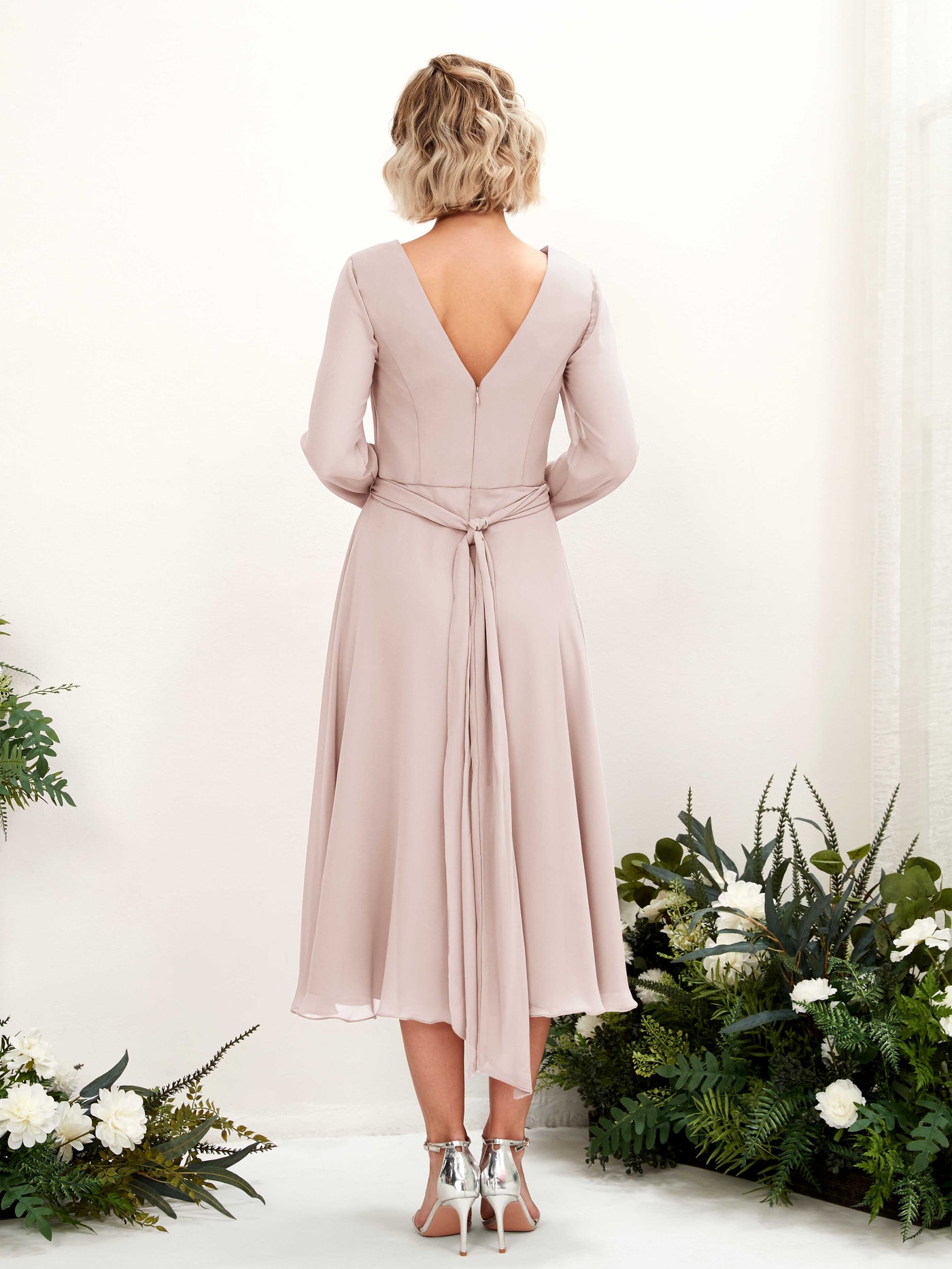 Carlyna A-Linien-Kleid V-Ausschnitt Langarm Wadenlang Brautjungfernkleider Biscotti #farbe_biscotti