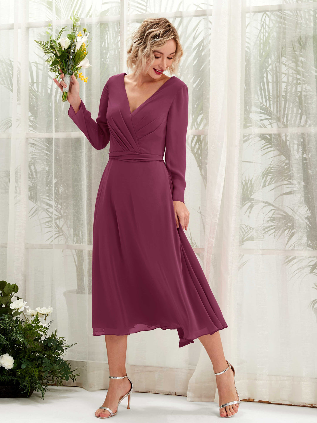 Carlyna A-Linien-Kleid V-Ausschnitt Langarm Wadenlang Brautjungfernkleider Chianti 