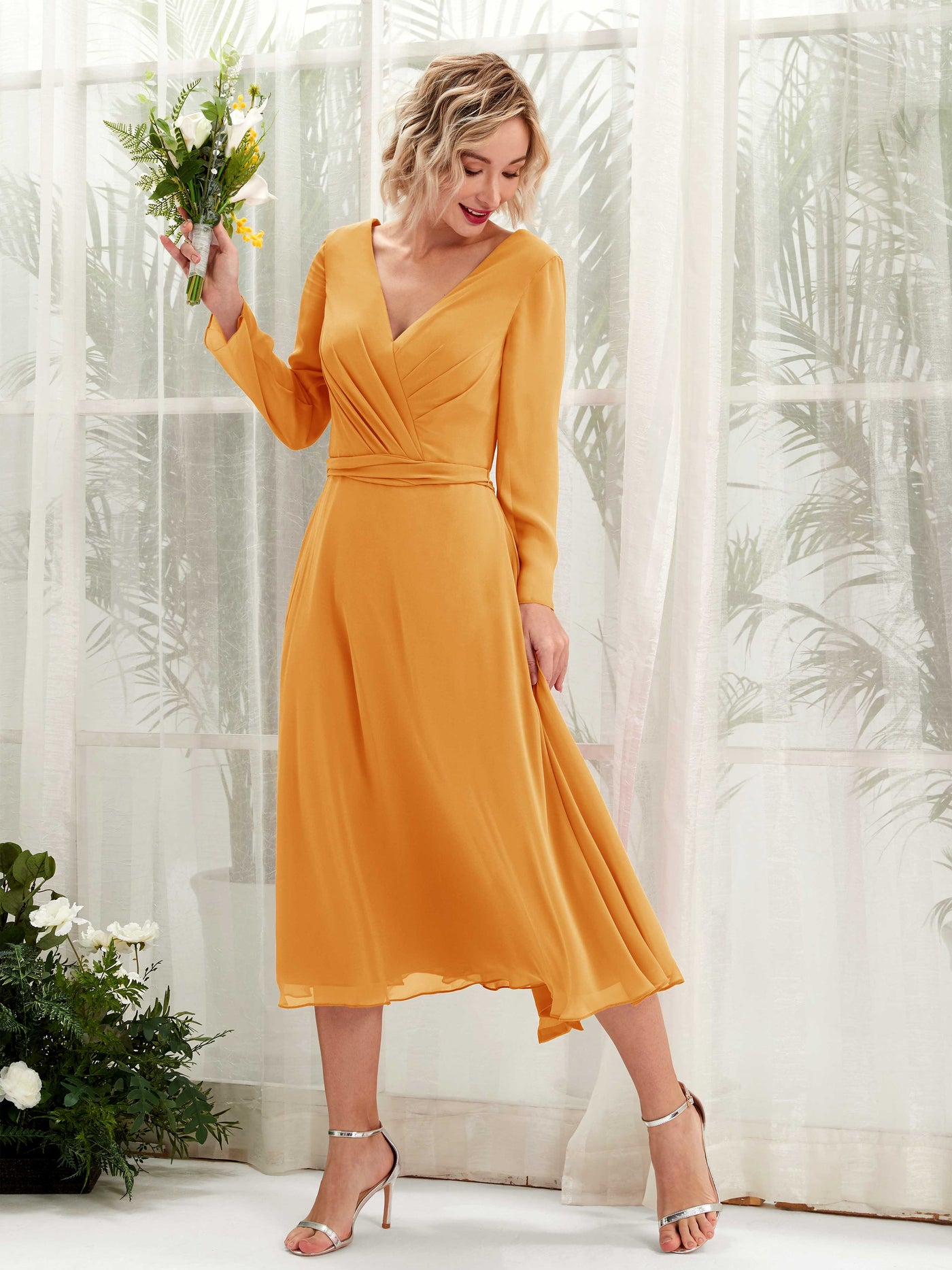 Carlyna A-Linien-Kleid V-Ausschnitt Langarm Wadenlang Brautjungfernkleider Mango #farbe_mango