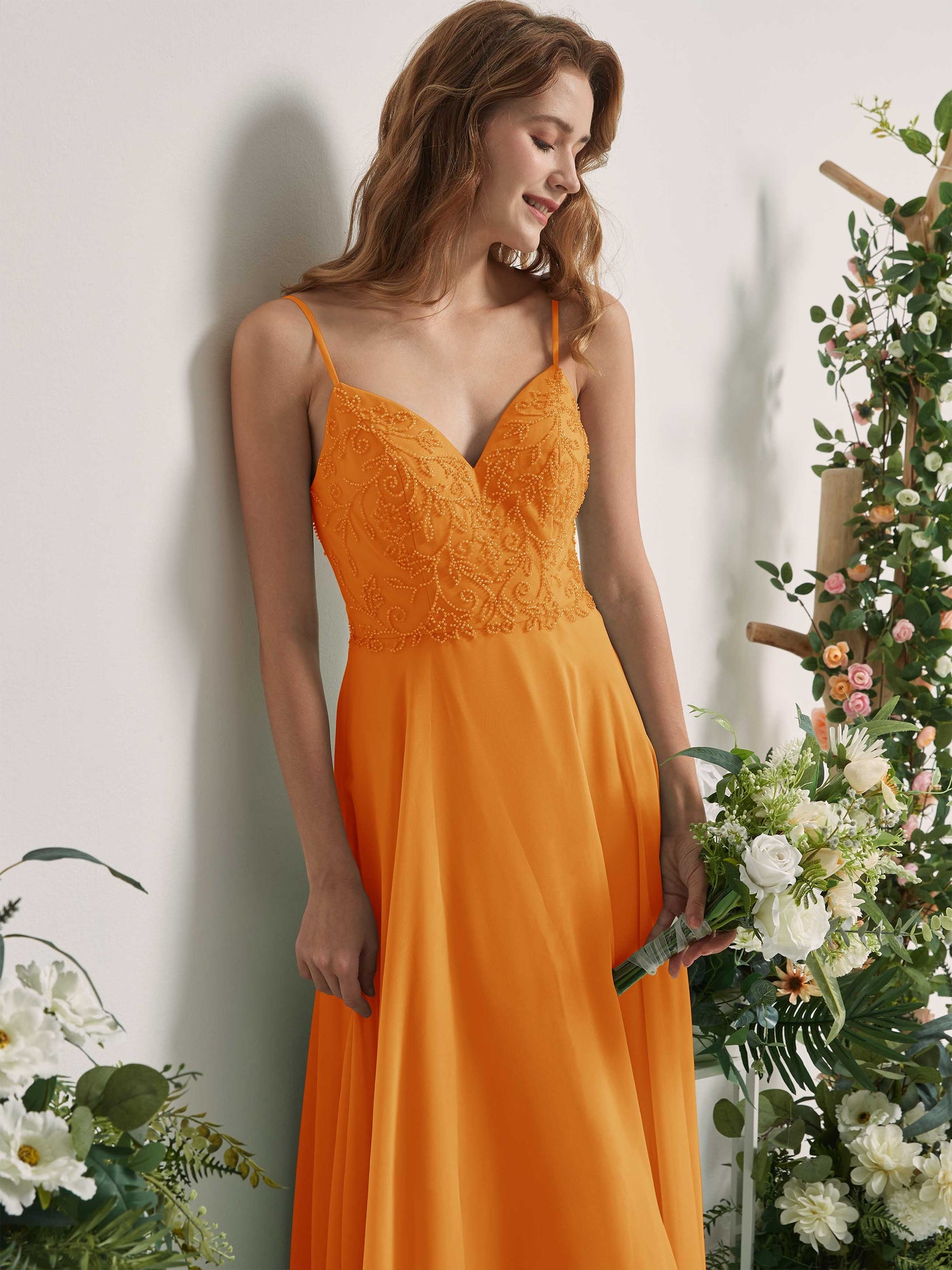 Carlyna A-Linien-Kleid V-Ausschnitt Spaghettiträger Bodenlang Brautjungfernkleider Mango #farbe_mango