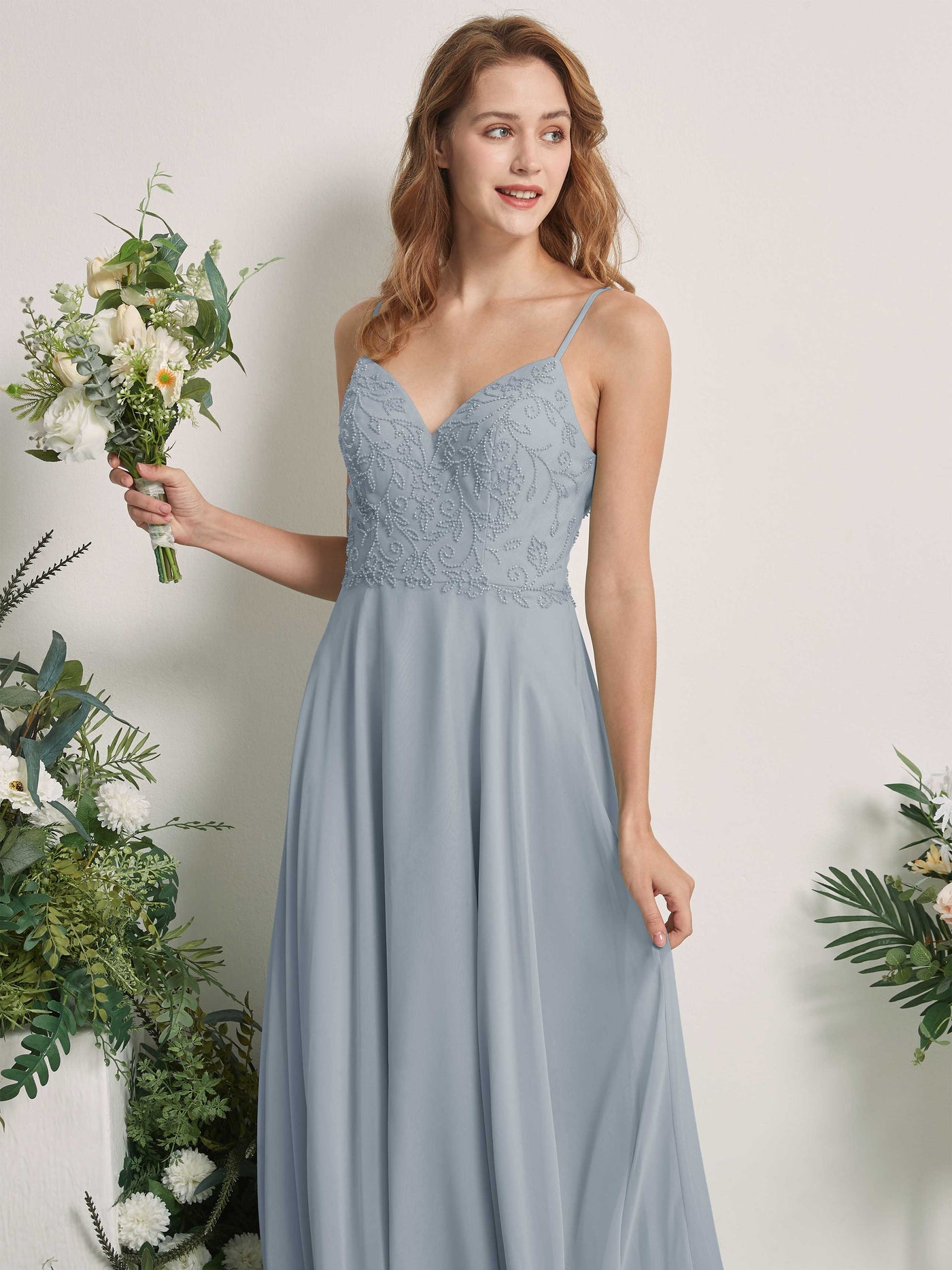 Carlyna A-Linien-Kleid V-Ausschnitt Spaghettiträger Bodenlang Brautjungfernkleider Staubiges Blau-Upgrade #farbe_staubiges-blau-upgrade