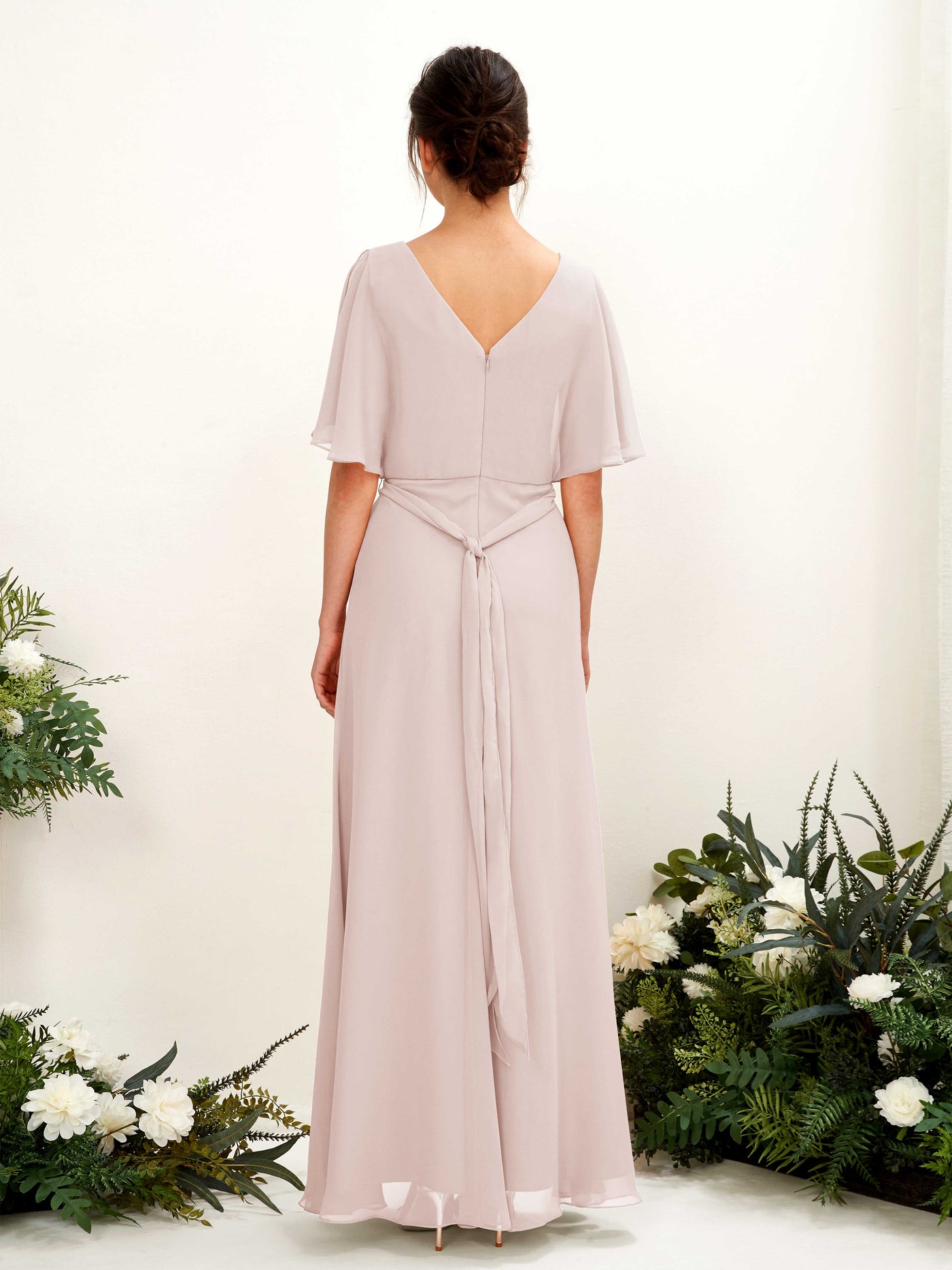 Carlyna A-Linien-Kleid V-Ausschnitt Umhang-Ärmel Bodenlang Brautjungfernkleid Biscotti #farbe_biscotti