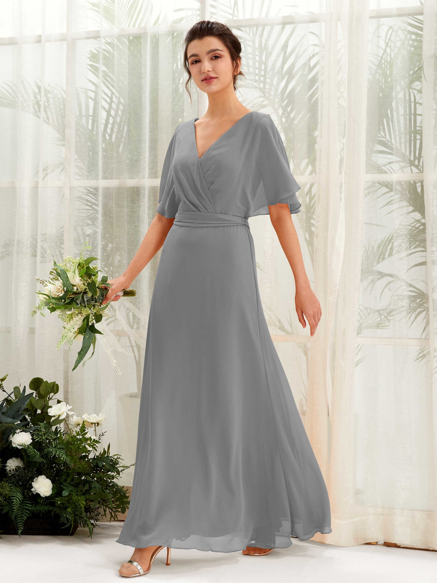 Carlyna A-Linien-Kleid V-Ausschnitt Umhang-Ärmel Bodenlang Brautjungfernkleid Stahlgrau #farbe_stahlgrau