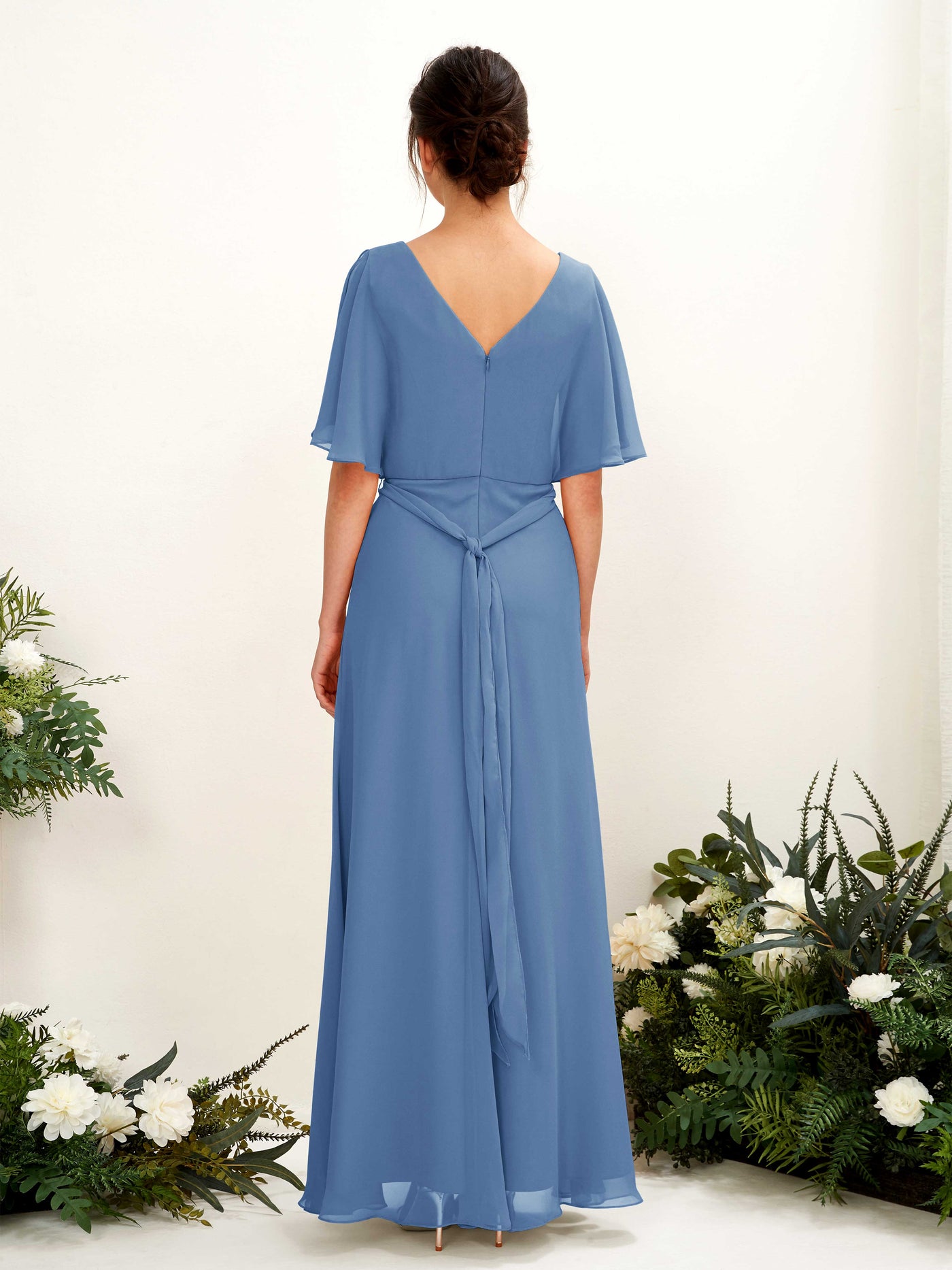 Carlyna A-Linien-Kleid V-Ausschnitt Umhang-Ärmel Bodenlang Brautjungfernkleid Staubiges Blau #farbe_staubiges-blau