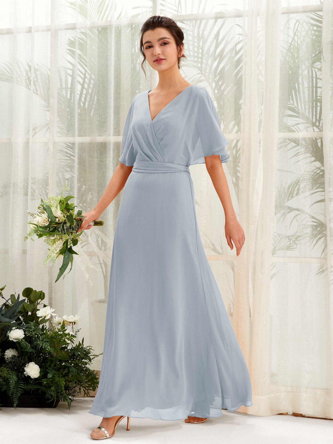 Carlyna A-Linien-Kleid V-Ausschnitt Umhang-Ärmel Bodenlang Brautjungfernkleid Staubiges Blau-Upgrade #farbe_staubiges-blau-upgrade