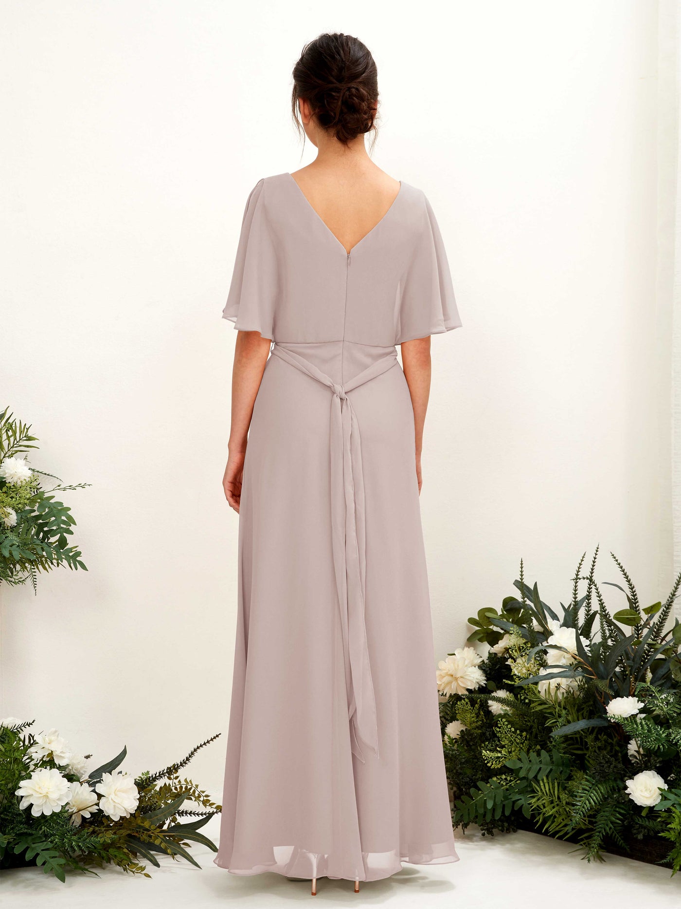 Carlyna A-Linien-Kleid V-Ausschnitt Umhang-Ärmel Bodenlang Brautjungfernkleid Taupe #farbe_taupe