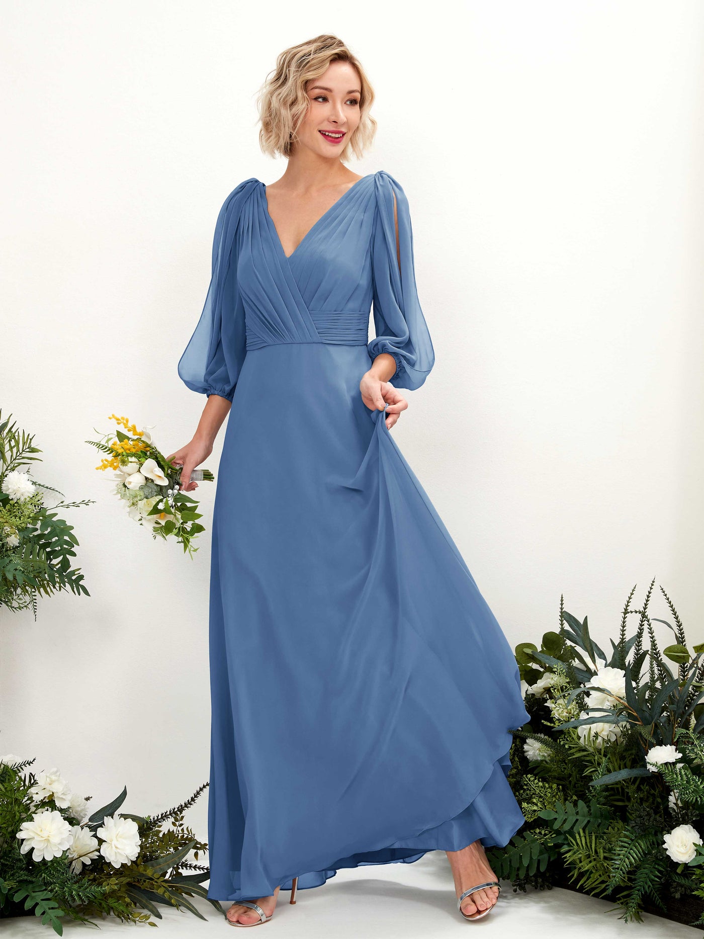 Carlyna A-Linien-Kleid V-Ausschnitt Wickelausschnitt Dreiviertelarm Bodenlang Brautjungfernkleider Staubiges Blau #farbe_staubiges-blau