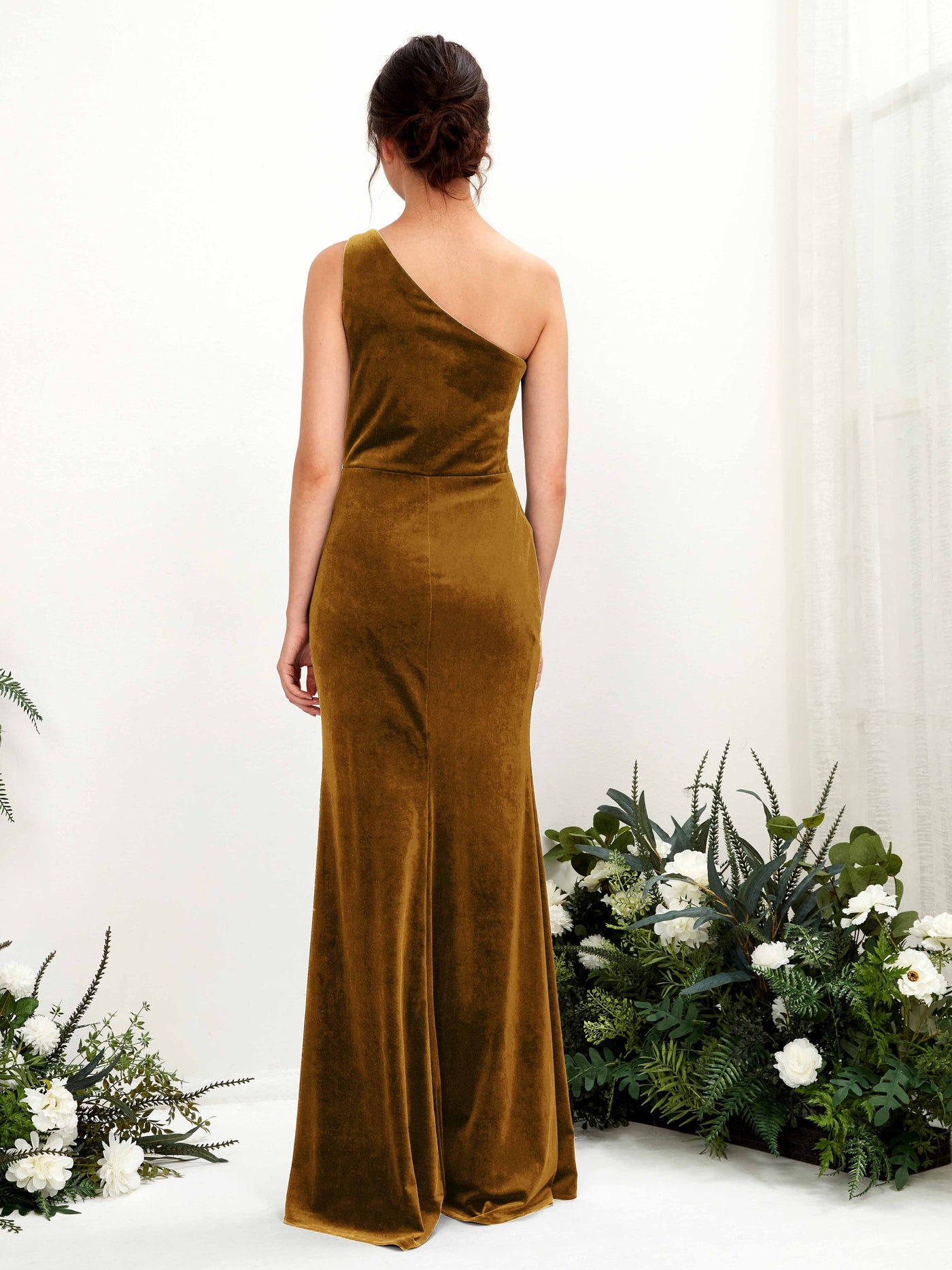 Carlyna Etui Bodenlang One-Shoulder Samt Brautjungfernkleid Poliertes Gold #farbe_poliertes-gold