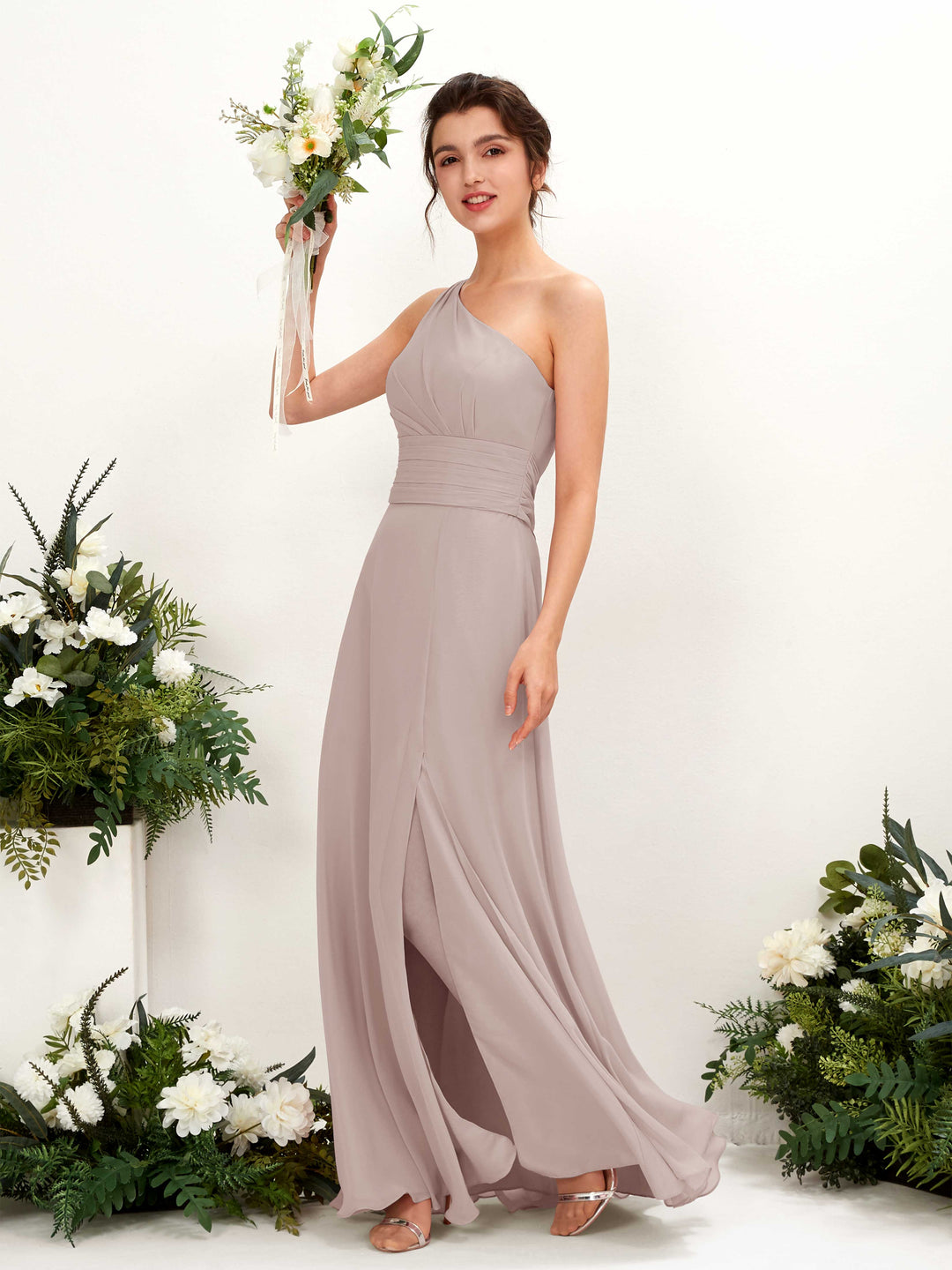 Carlyna Etui Bodenlanges One-Shoulder Kleid mit Beinschlitz Chiffon Brautjungfernkleider Taupe 