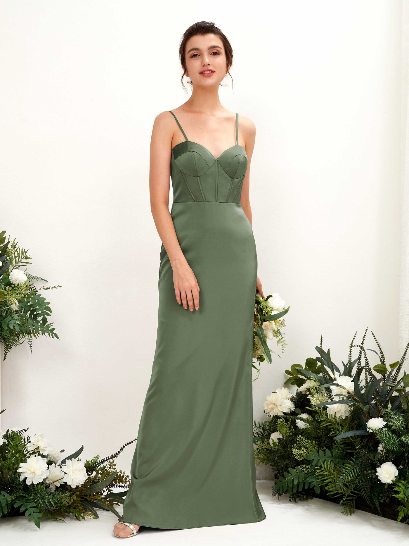 Carlyna Etui Silhouette Herzausschnitt Bodenlang Satin Brautjungfernkleid Olivgrün #farbe_olivgr-n
