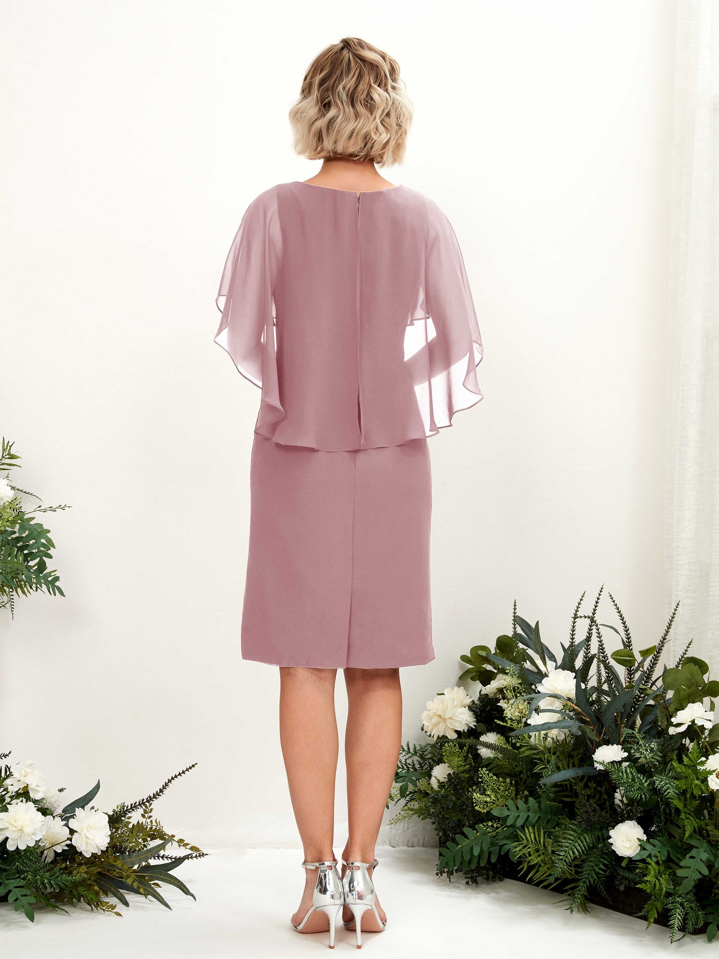 Carlyna Etui Silhouette V-Ausschnitt Umhang-Ärmel Knielanges Chiffonkleid Klassisch Mauve #farbe_klassisch-mauve