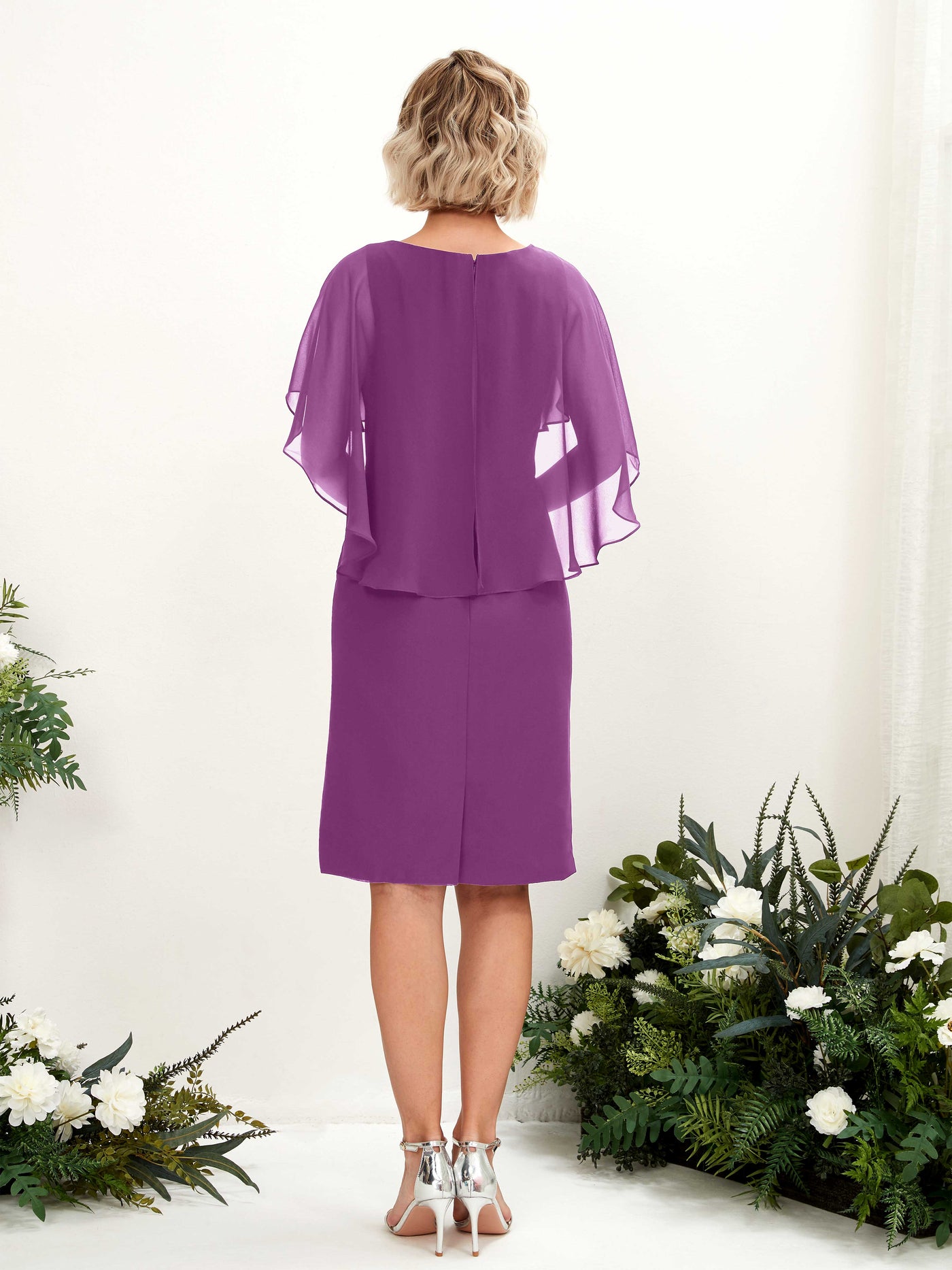 Carlyna Etui Silhouette V-Ausschnitt Umhang-Ärmel Knielanges Chiffonkleid Lila #farbe_lila