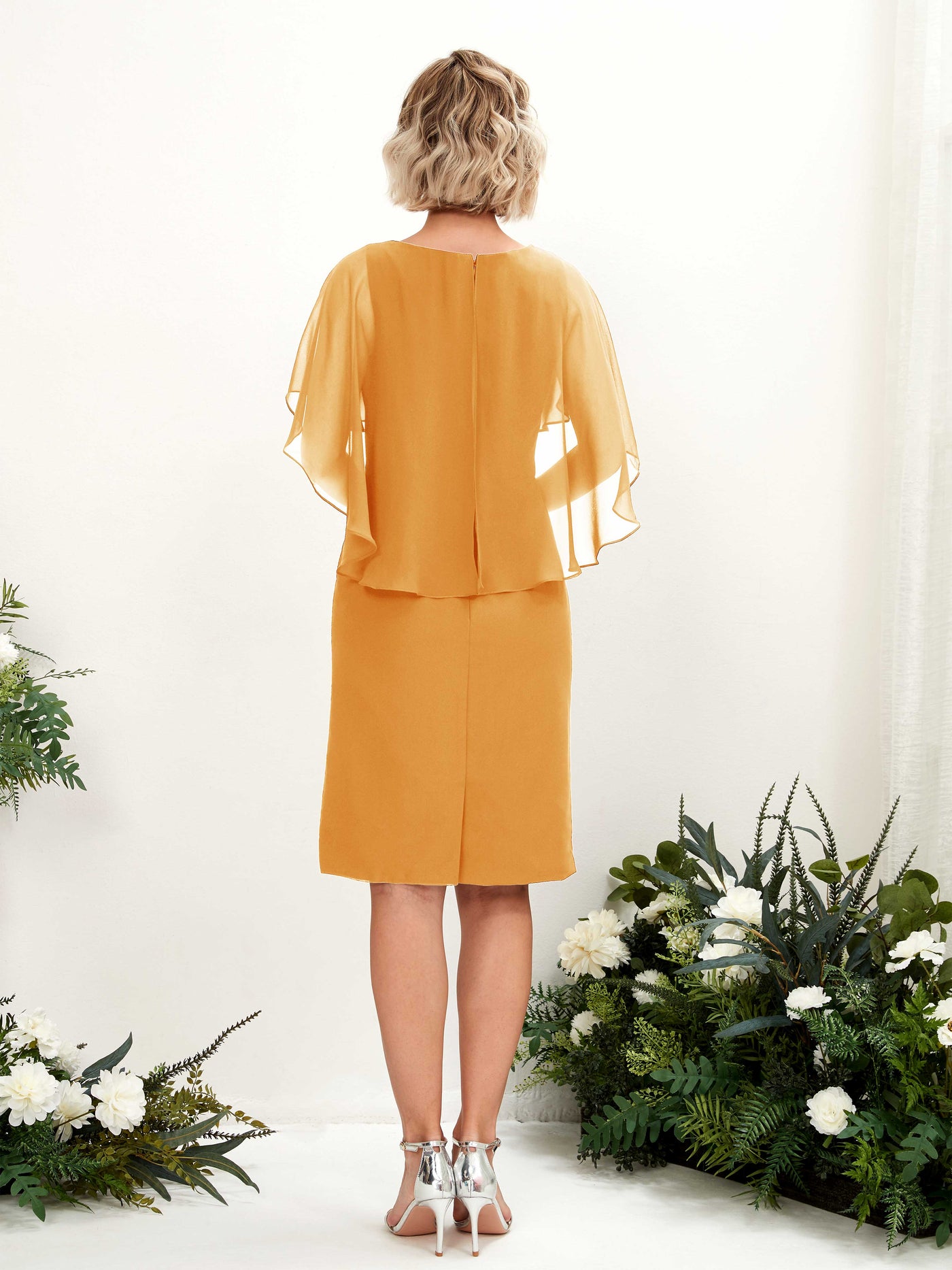 Carlyna Etui Silhouette V-Ausschnitt Umhang-Ärmel Knielanges Chiffonkleid Mango #farbe_mango