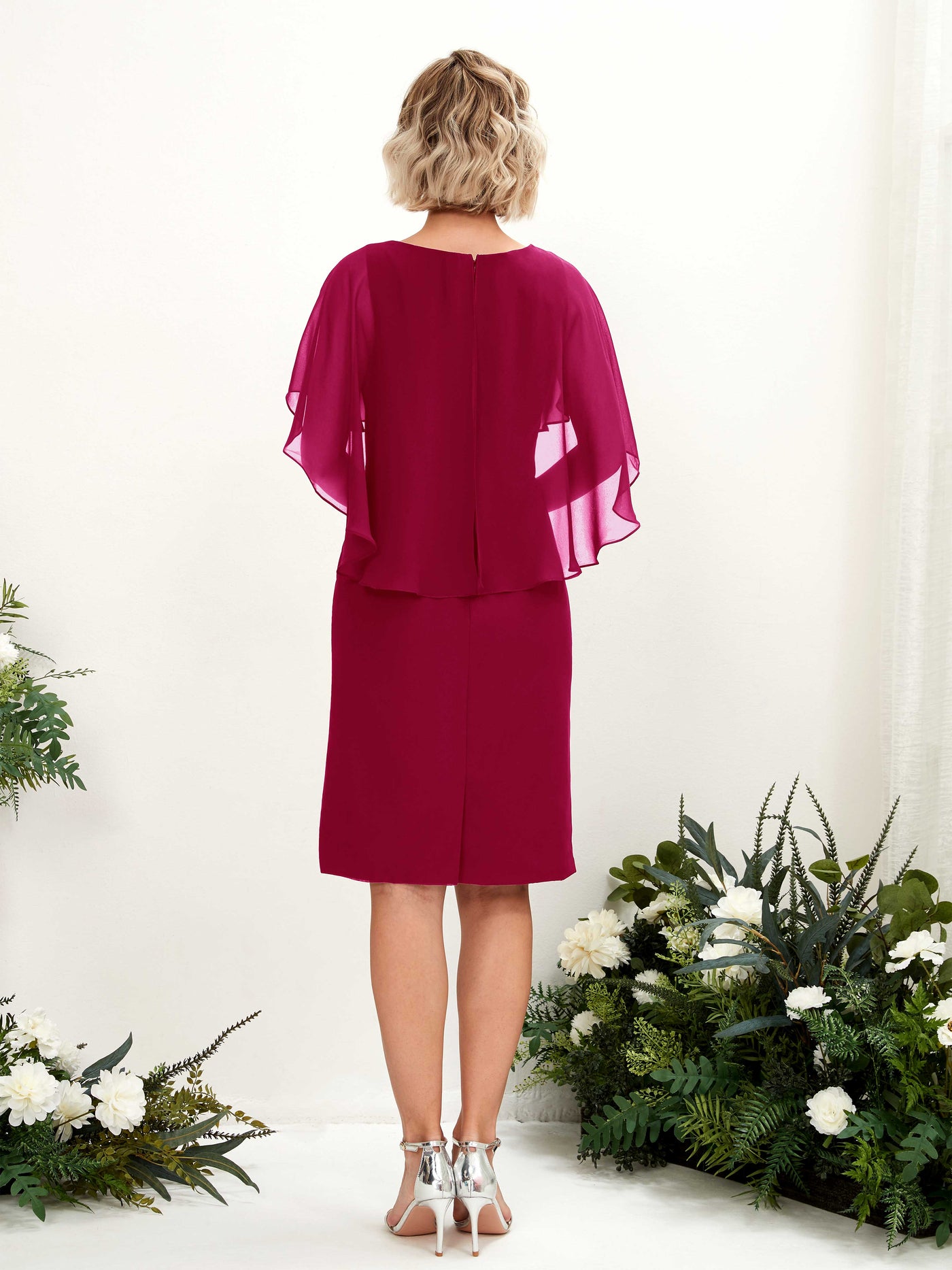 Carlyna Etui Silhouette V-Ausschnitt Umhang-Ärmel Knielanges Chiffonkleid Narrenrot #farbe_narrenrot