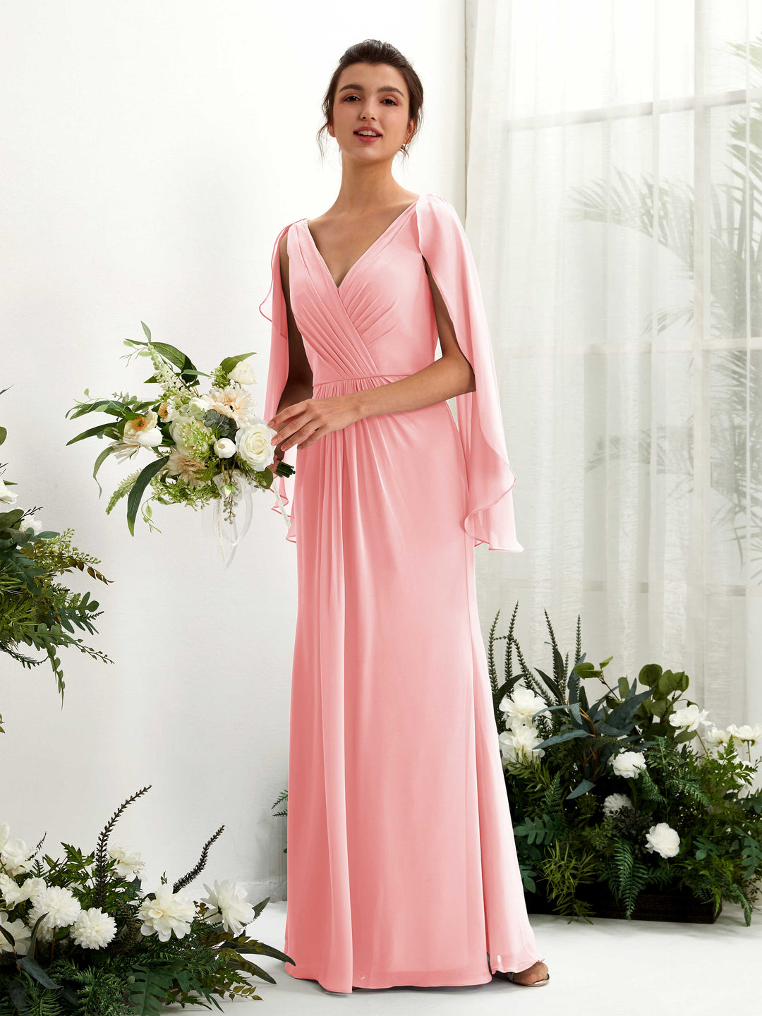 Carlyna Etui V-Ausschnitt Umhang-Ärmel Chiffon Brautjungfernkleid Ballettrosa 