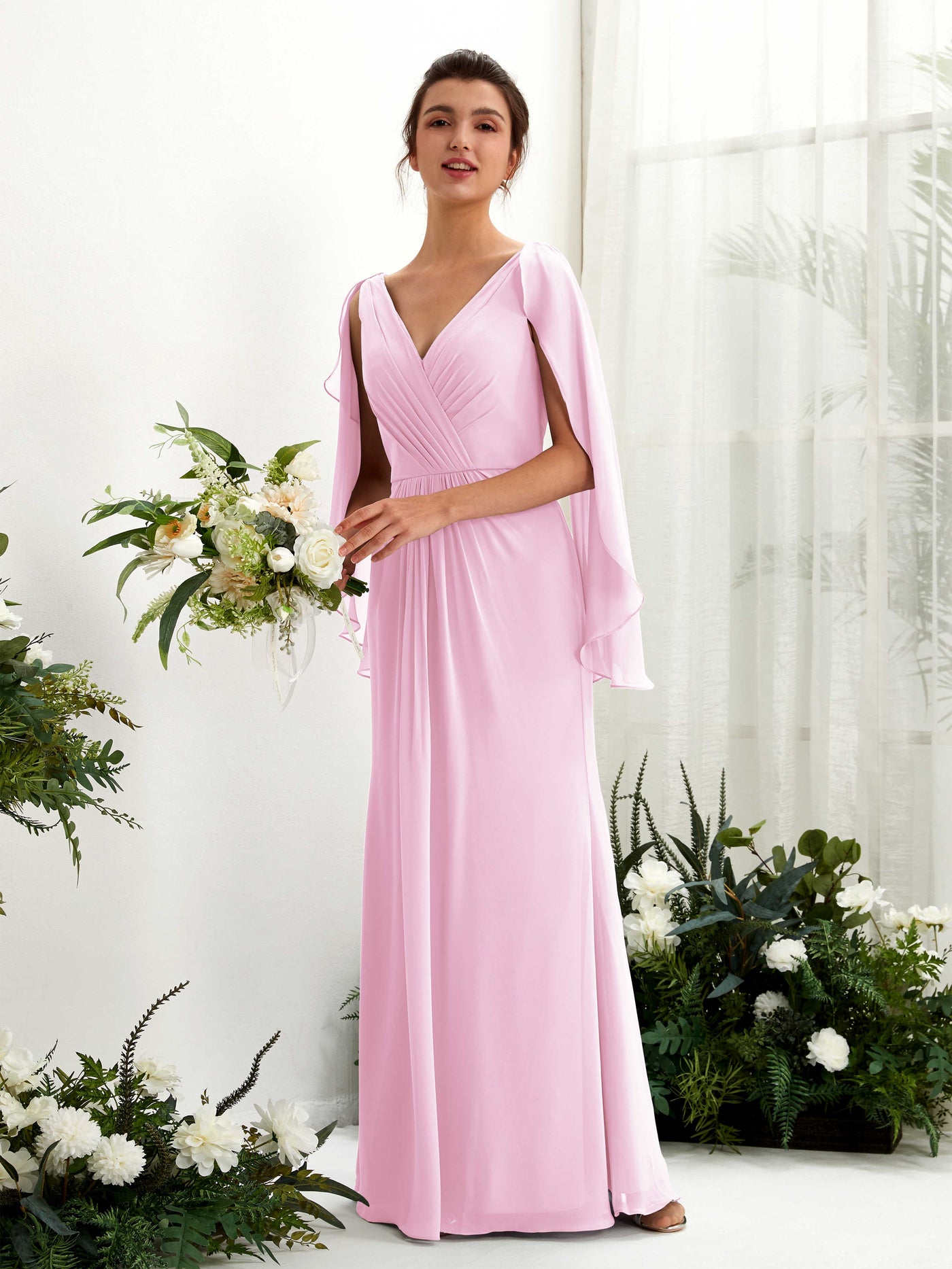 Carlyna Etui V-Ausschnitt Umhang-Ärmel Chiffon Brautjungfernkleid Bonbonrosa #farbe_bonbonrosa