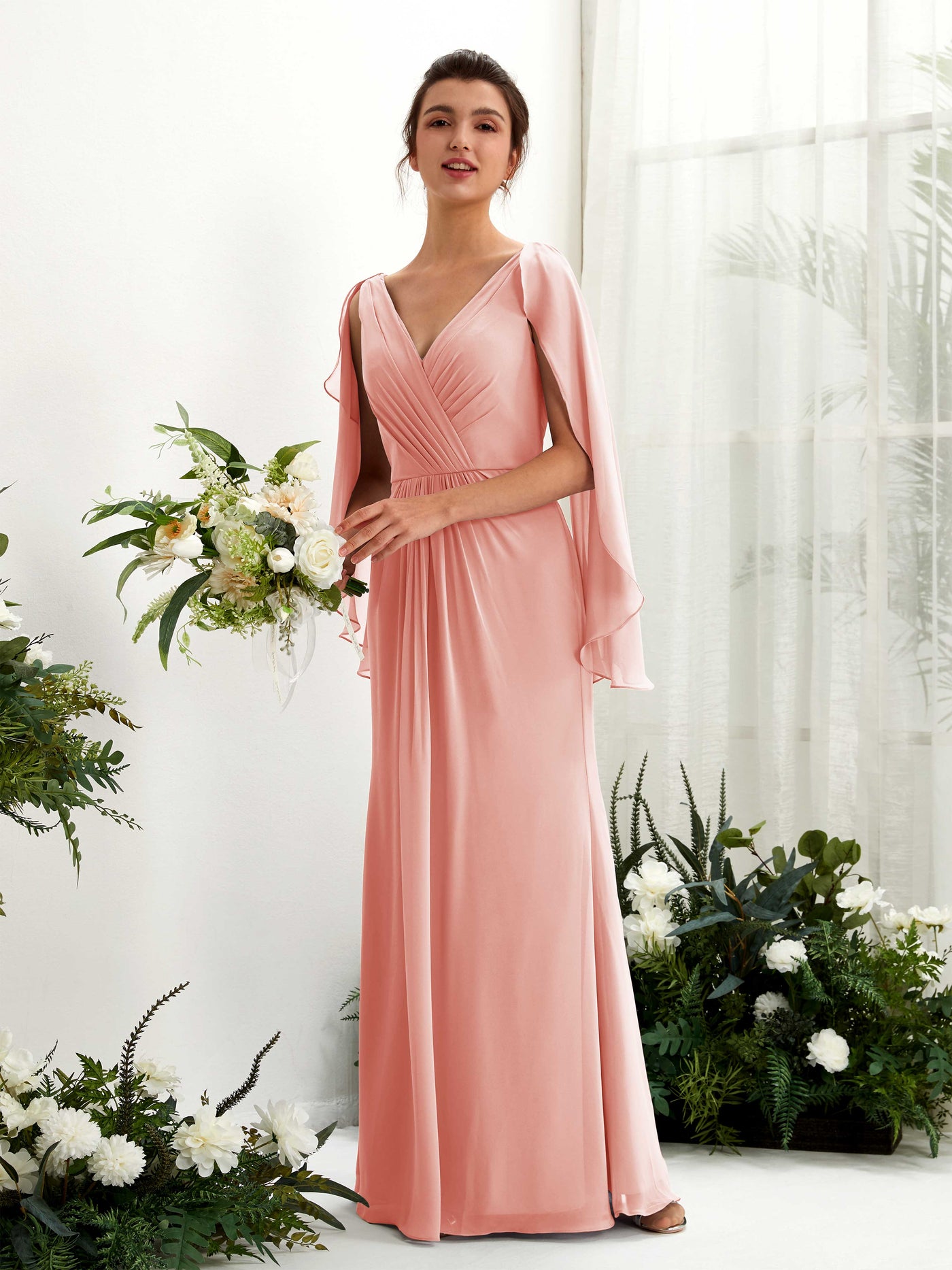 Carlyna Etui V-Ausschnitt Umhang-Ärmel Chiffon Brautjungfernkleid Champagner-Rose #farbe_champagner-rose