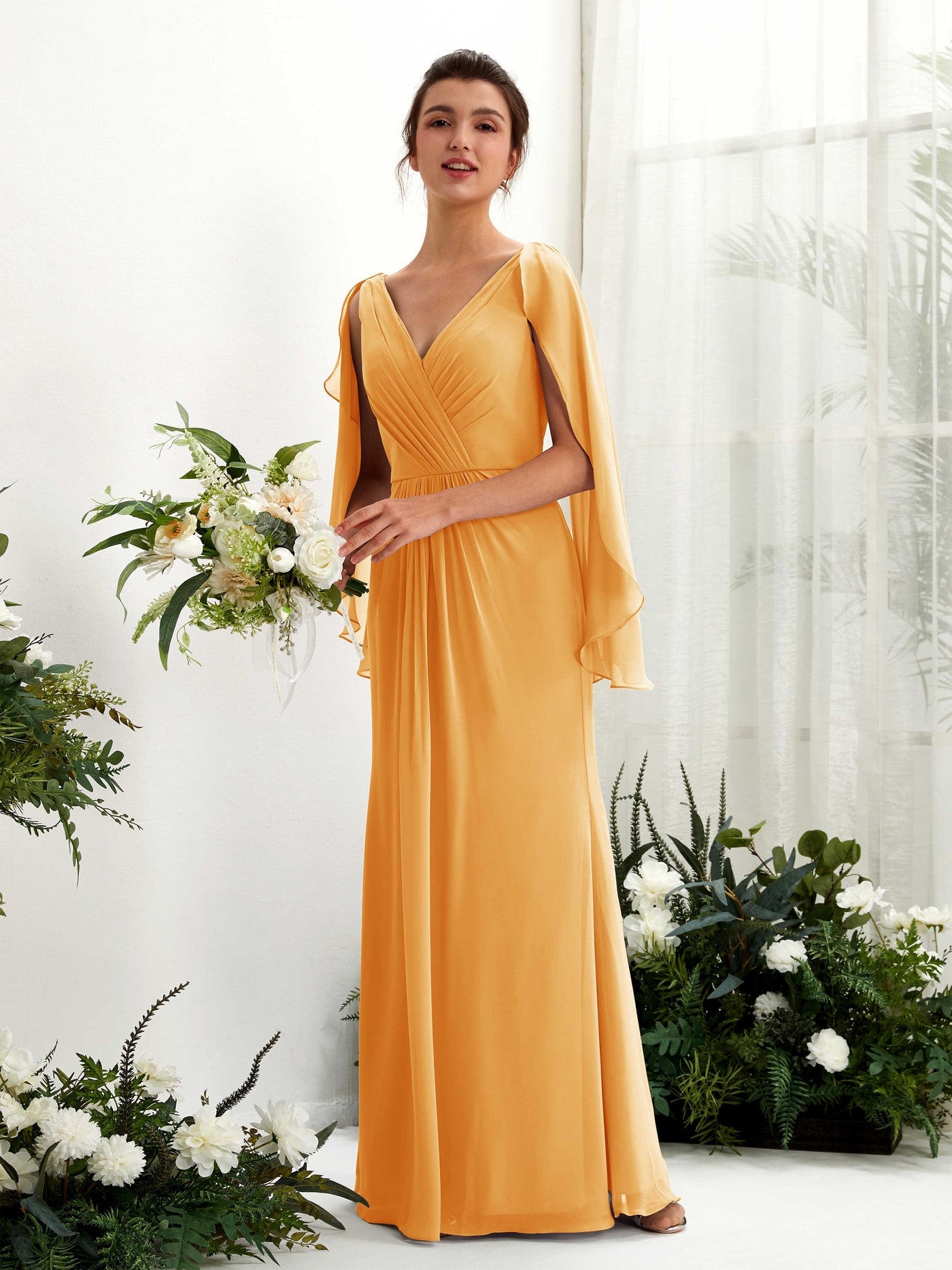 Carlyna Etui V-Ausschnitt Umhang-Ärmel Chiffon Brautjungfernkleid Mango #farbe_mango