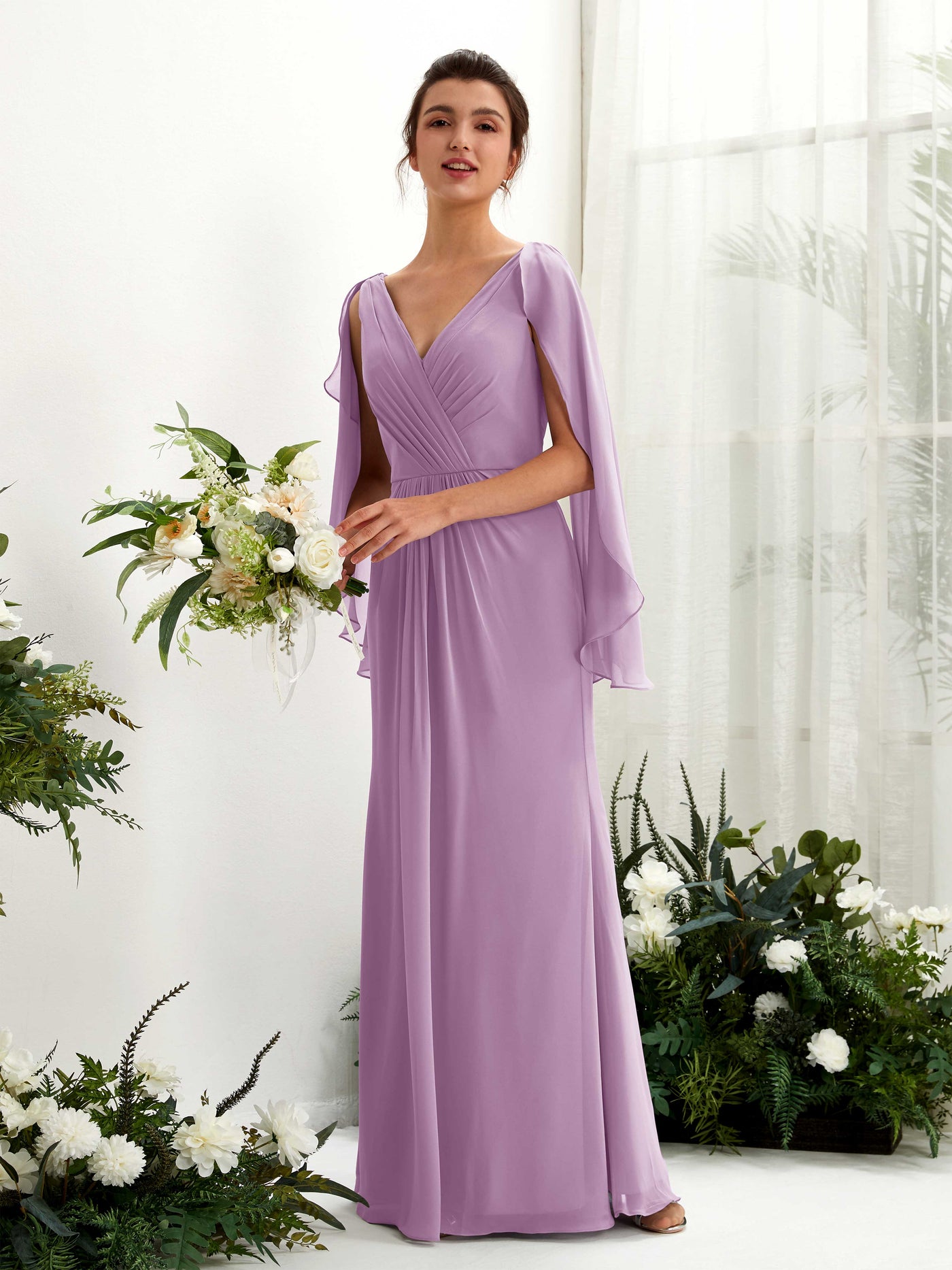 Carlyna Etui V-Ausschnitt Umhang-Ärmel Chiffon Brautjungfernkleid Orchideen-Nebel #farbe_orchideen-nebel