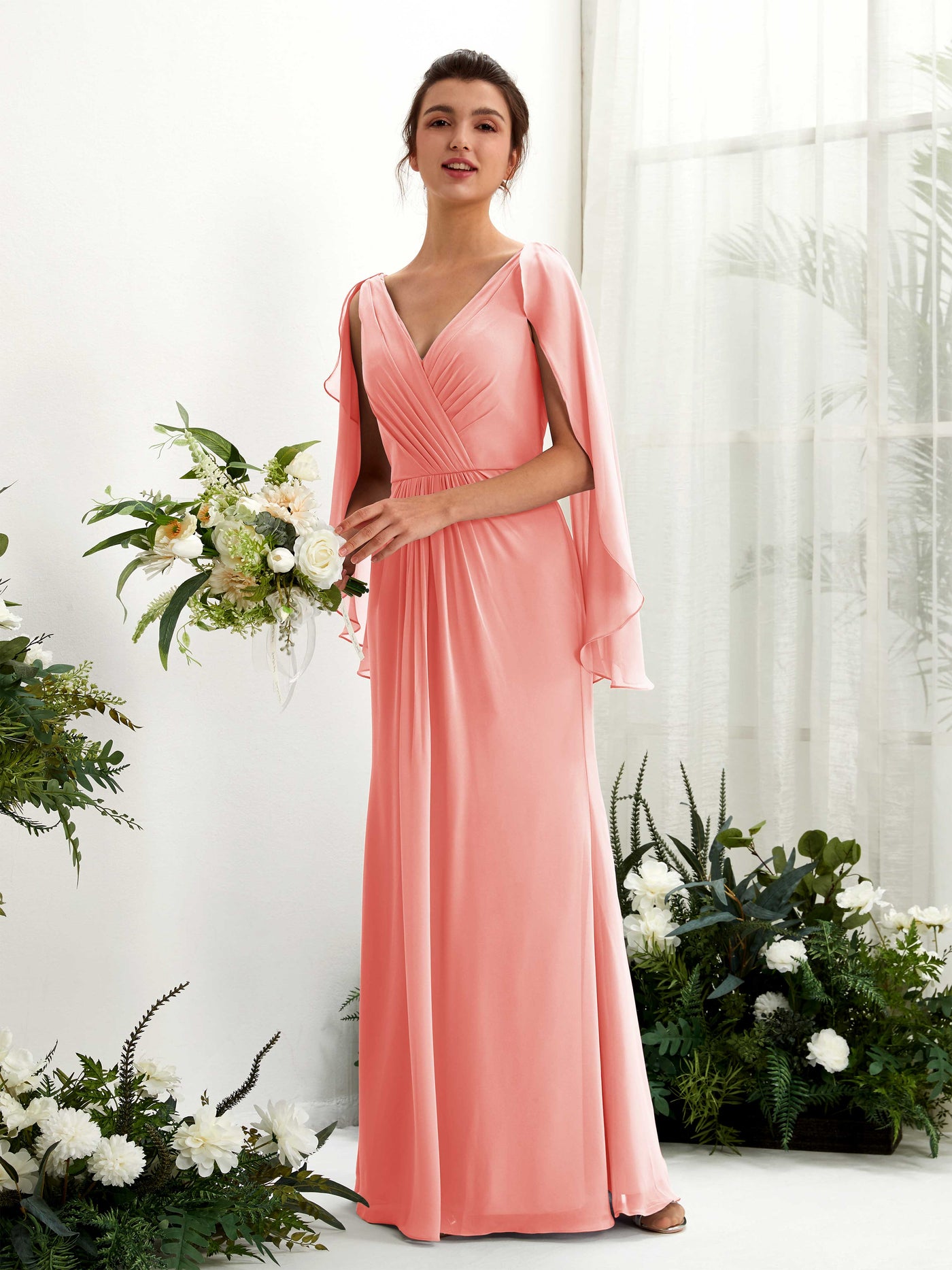 Carlyna Etui V-Ausschnitt Umhang-Ärmel Chiffon Brautjungfernkleid Pfirsichrosa #farbe_pfirsichrosa