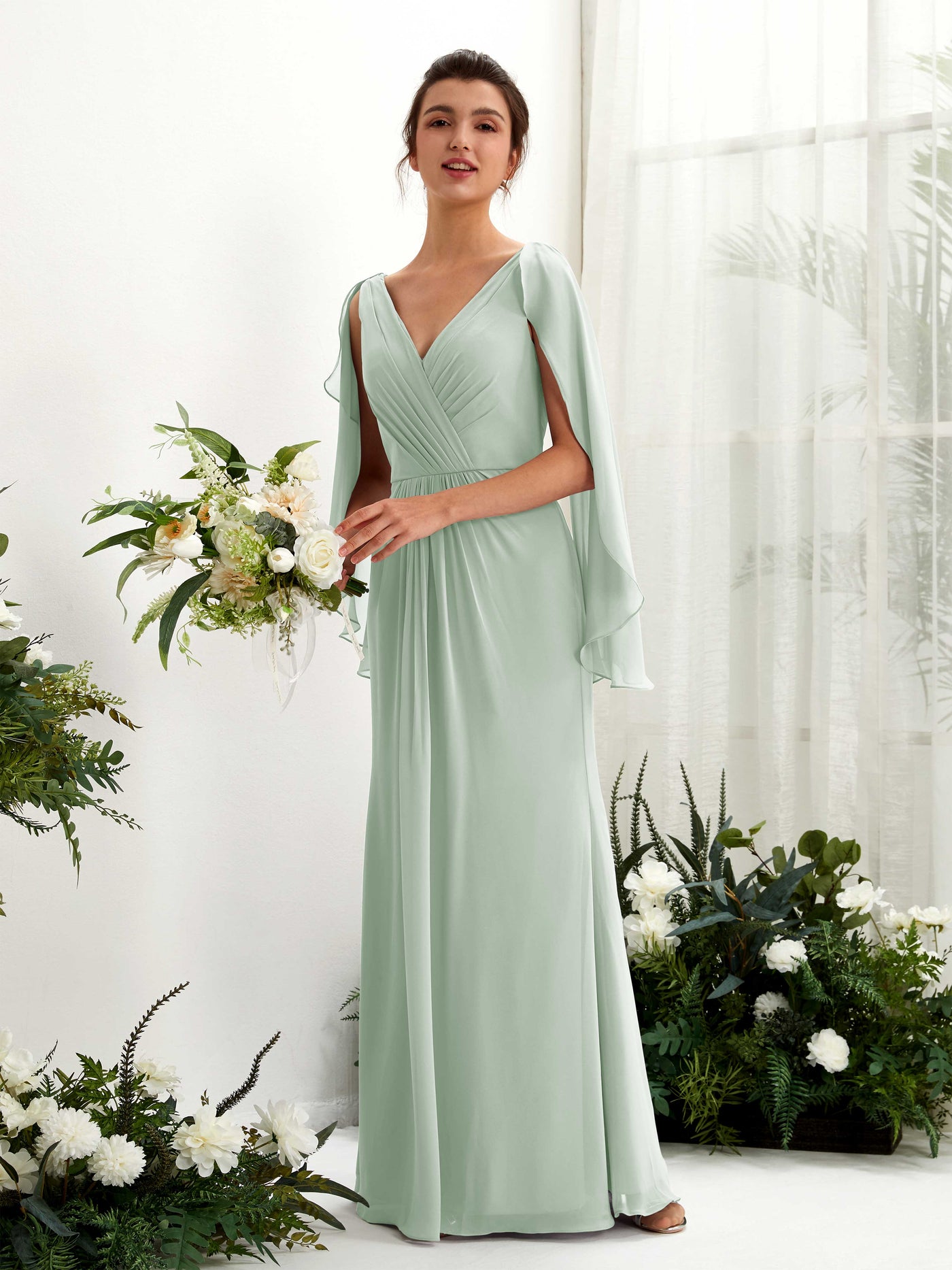 Carlyna Etui V-Ausschnitt Umhang-Ärmel Chiffon Brautjungfernkleid Salbeigrün #farbe_salbeigr-n
