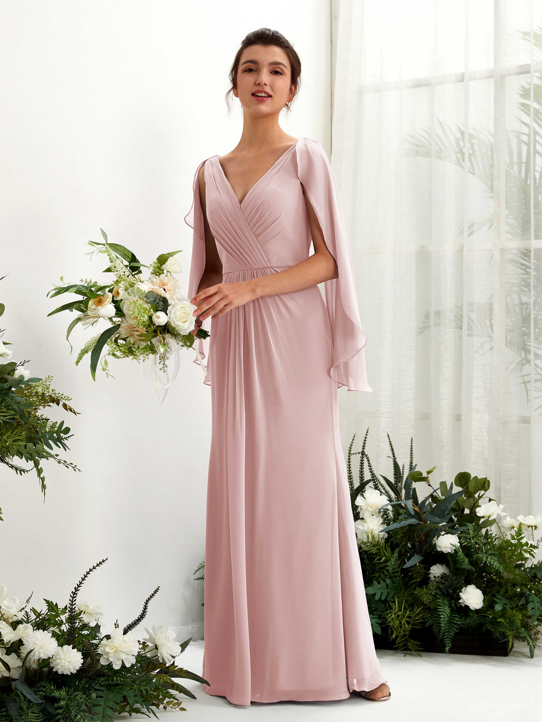 Carlyna Etui V-Ausschnitt Umhang-Ärmel Chiffon Brautjungfernkleid Staubige Rose 