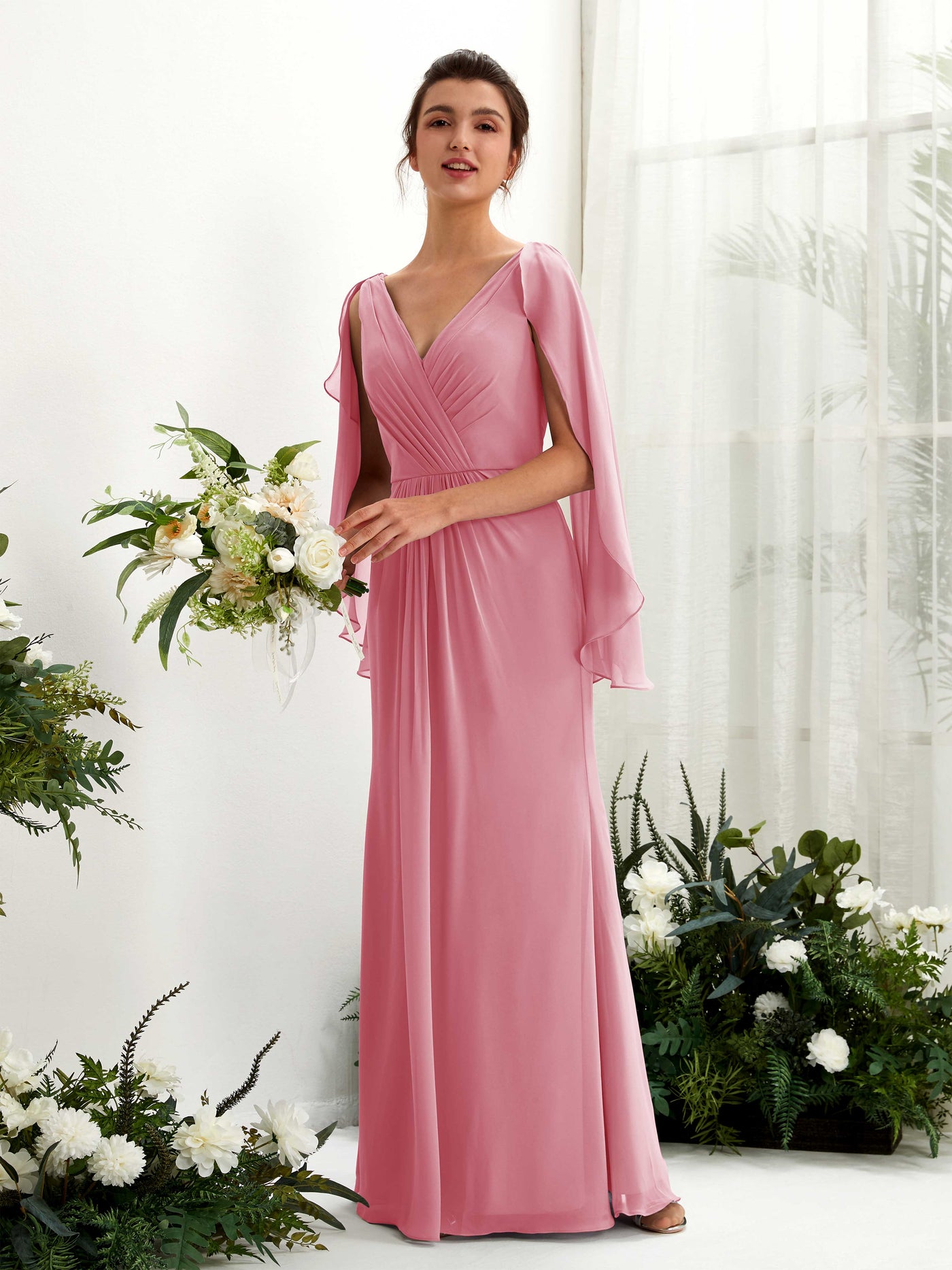 Carlyna Etui V-Ausschnitt Umhang-Ärmel Chiffon Brautjungfernkleid Wüstenrose #farbe_w-stenrose