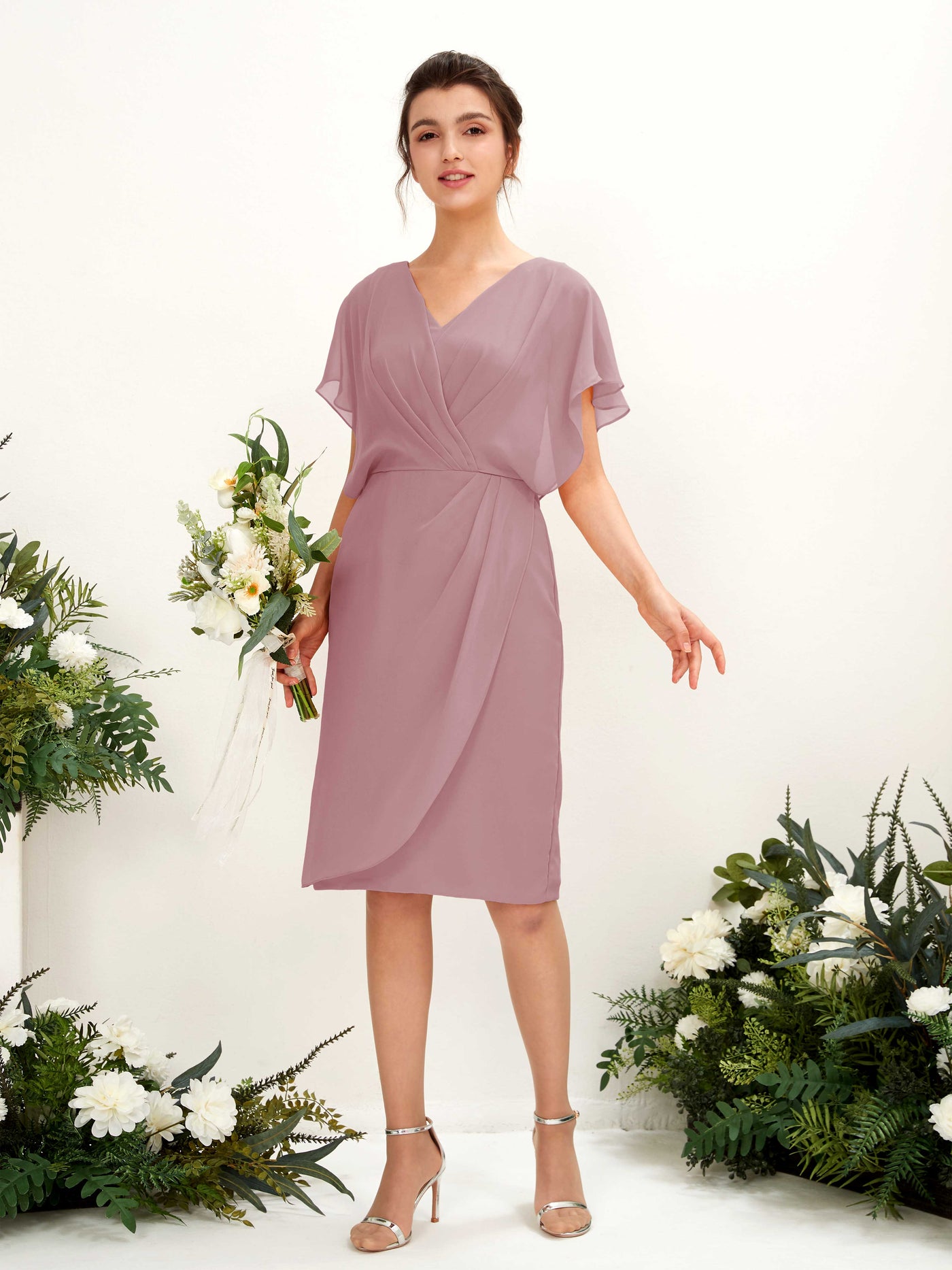 Carlyna Etui V-Ausschnitt Umhang-Ärmel knielang Chiffon Brautjungfernkleider Klassisch Mauve #farbe_klassisch-mauve
