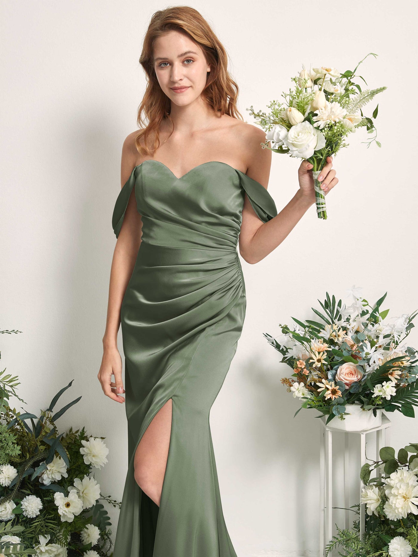 Carlyna Meerjungfrau-Linie Carmen-Ausschnitt gerafft Bodenlang Brautjungfernkleid Olivgrün #farbe_olivgr-n