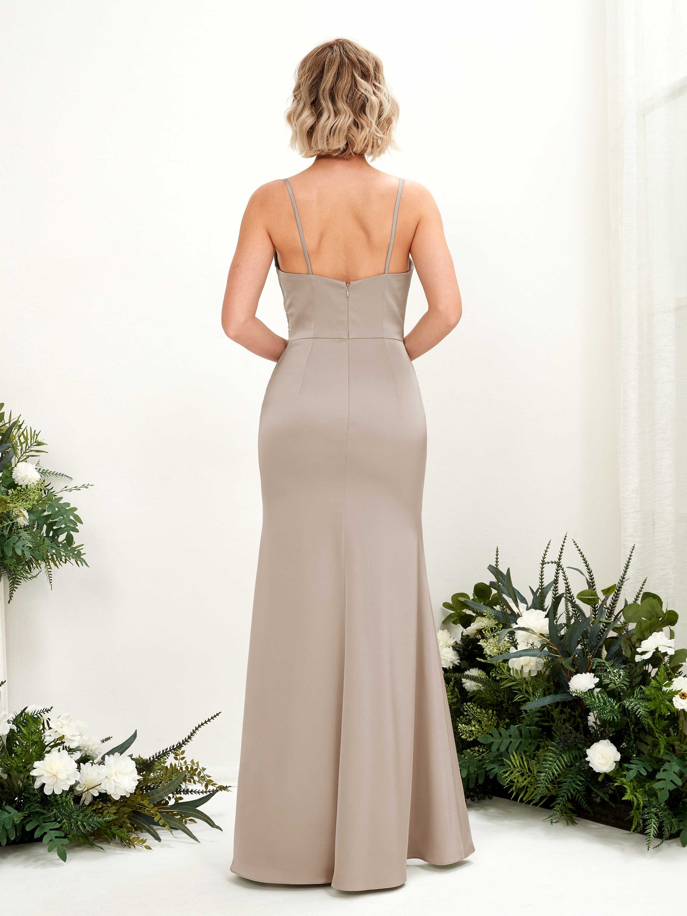 Carlyna Meerjungfrau-Linie V-Ausschnitt bodenlang Brautjungfernkleider Taupe #farbe_taupe
